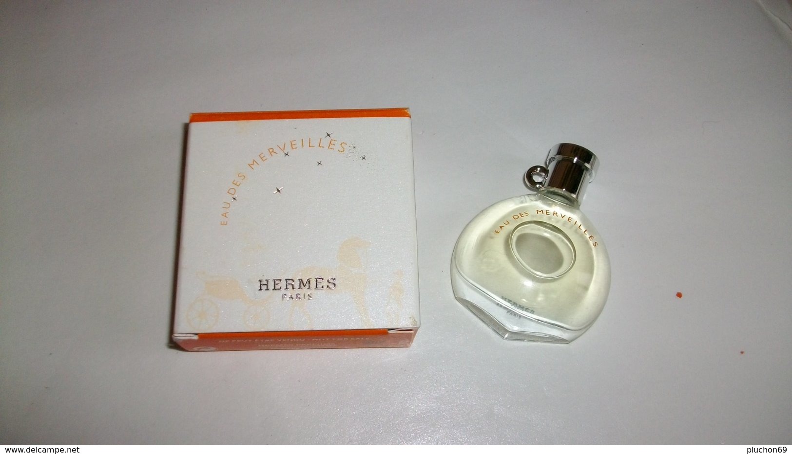 Miniature De Parfum Hermès   "  Eau Des Merveilles    " Eau De Toilette Pleine Avec Cordon - Miniatures Femmes (avec Boite)