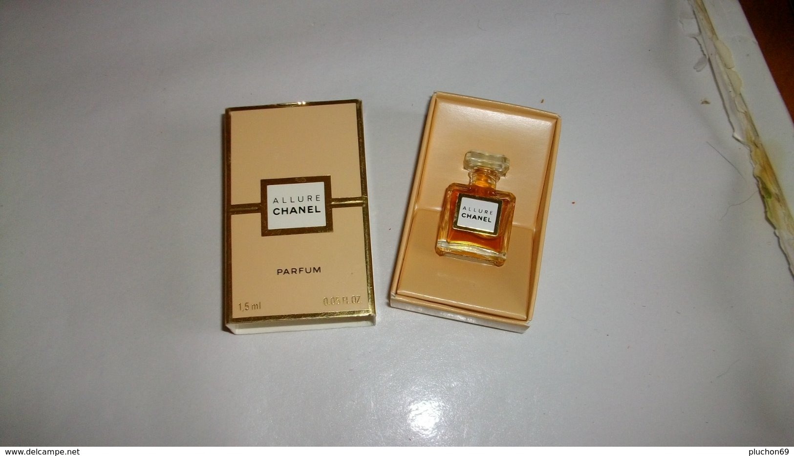 Miniature De Parfum  Chanel     " Allure   " Parfum  Très Peu évaporée - Miniatures Femmes (avec Boite)