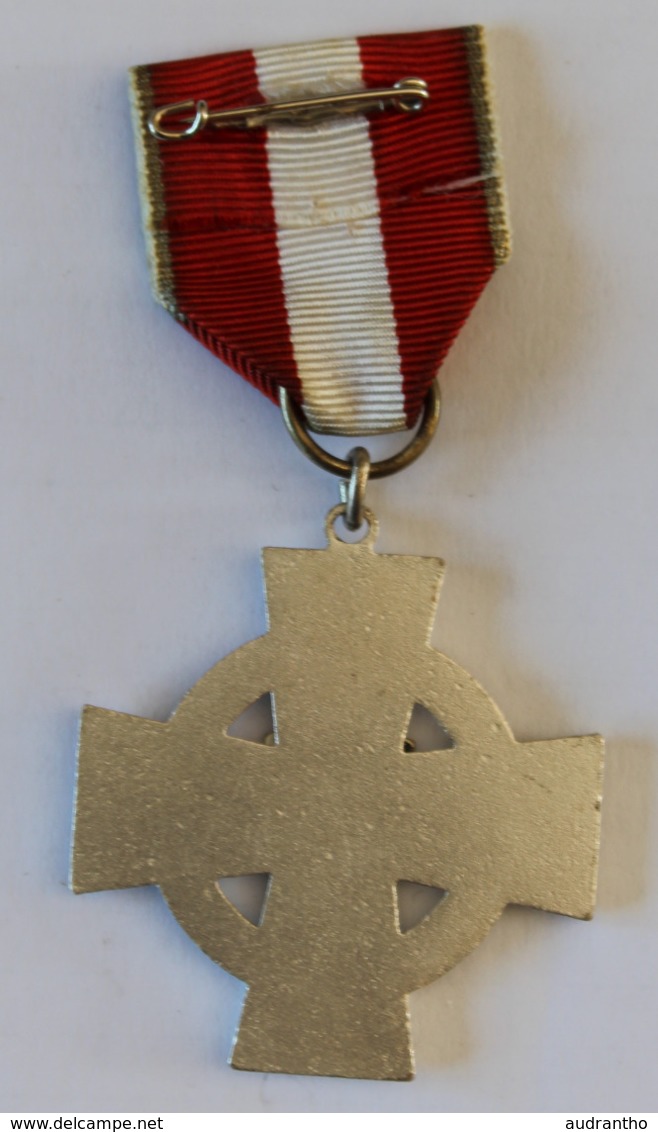 Médaille Décoration Allemagne Pompiers Feuerwehr-Ehrenzeichen Nordrhein-Westfalen, Sonderstufe Silber - Autres & Non Classés