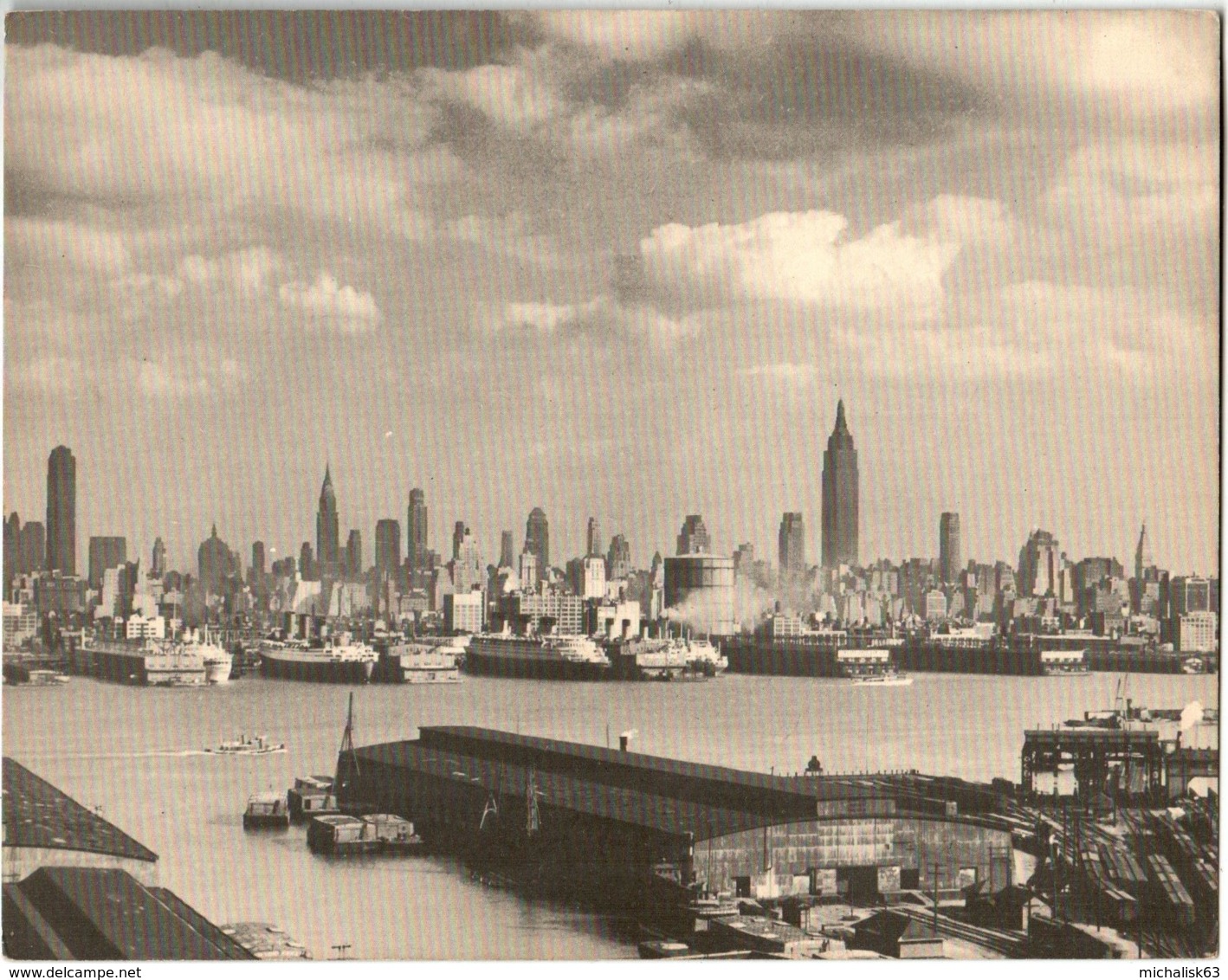 4KSKS 916 VIEW OF NEW YORK'S SKYLINE (JUMPO POST CARD 23 X 18 Cm) - Other & Unclassified