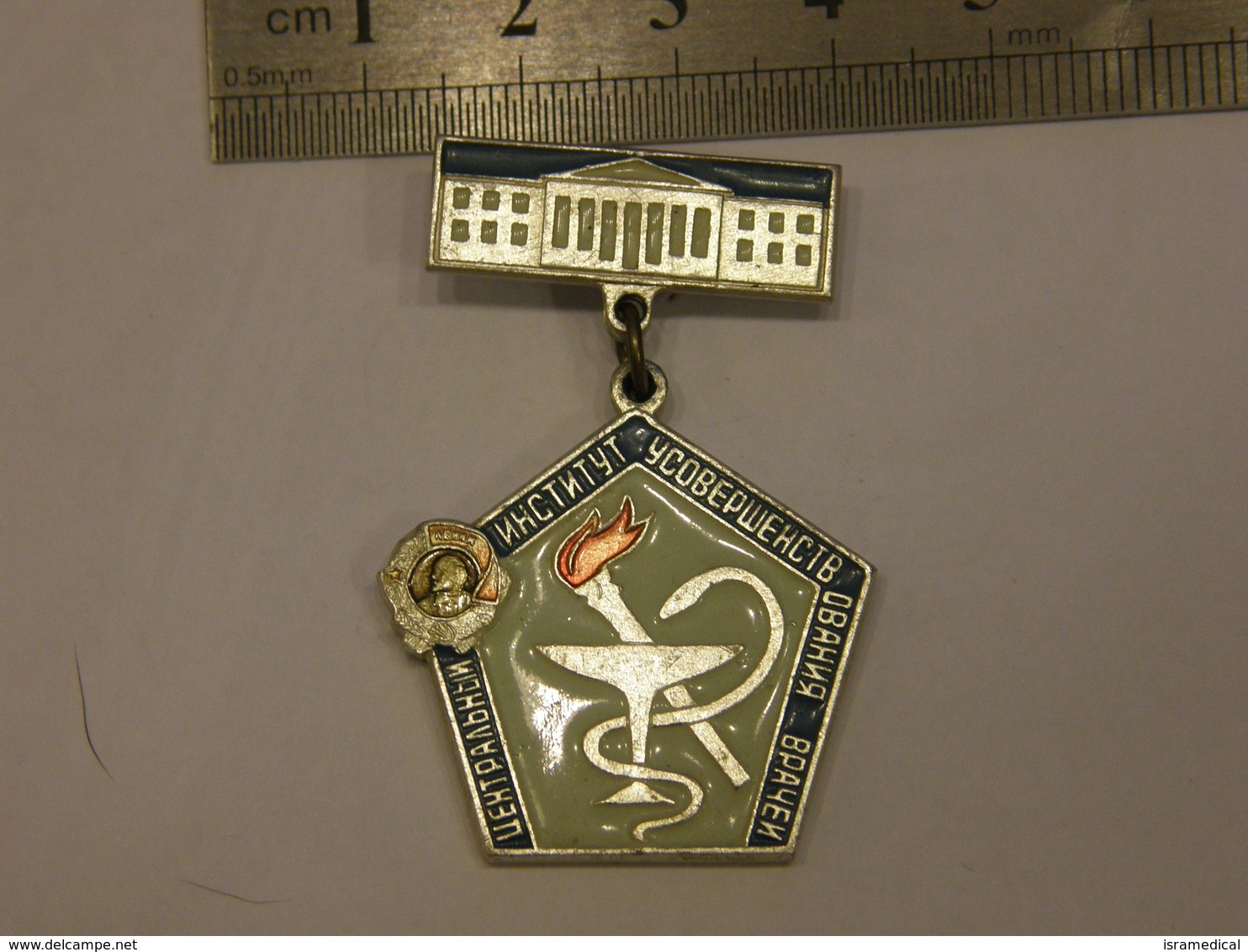 USSR CENTRAL INSTITUTE FOR IMPROVEMENT OF DOCTORS BADGE 24 - Geneeskunde