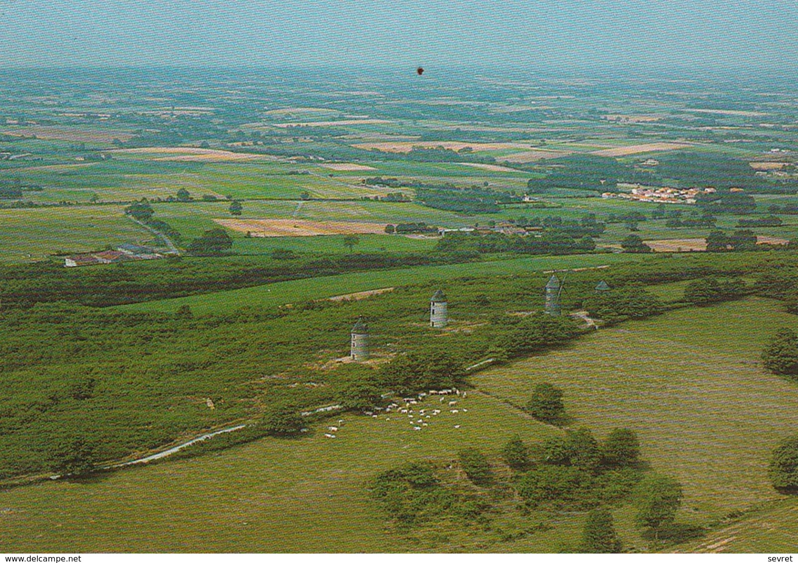 MOUILLERON-en-PAREDS. -  Les Moulins Et La Campagne Environnante. CPM - Mouilleron En Pareds