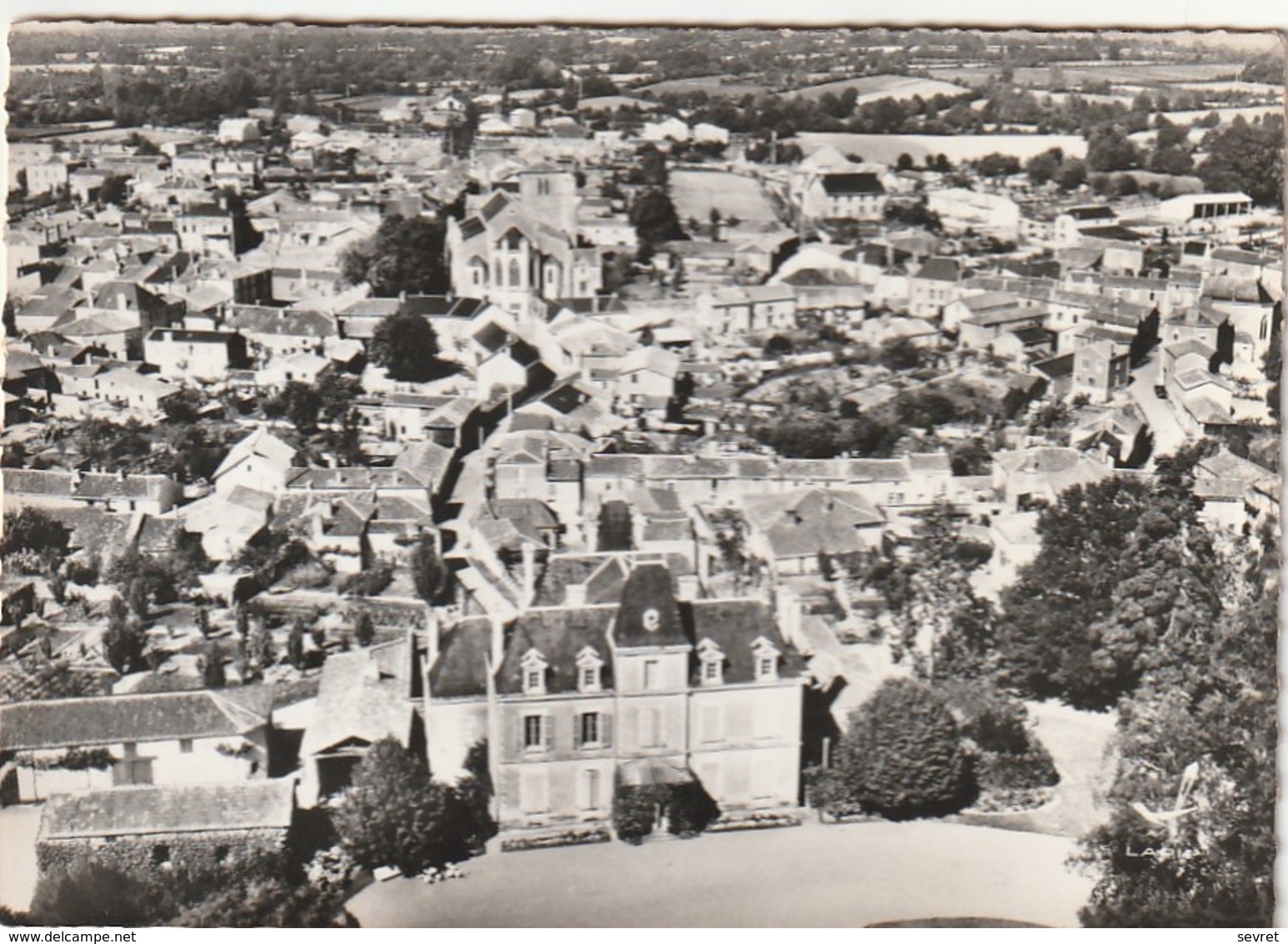 MOUILLERON-en-PAREDS. -  Château De La Motte Et Vue Générale. CPM - Mouilleron En Pareds