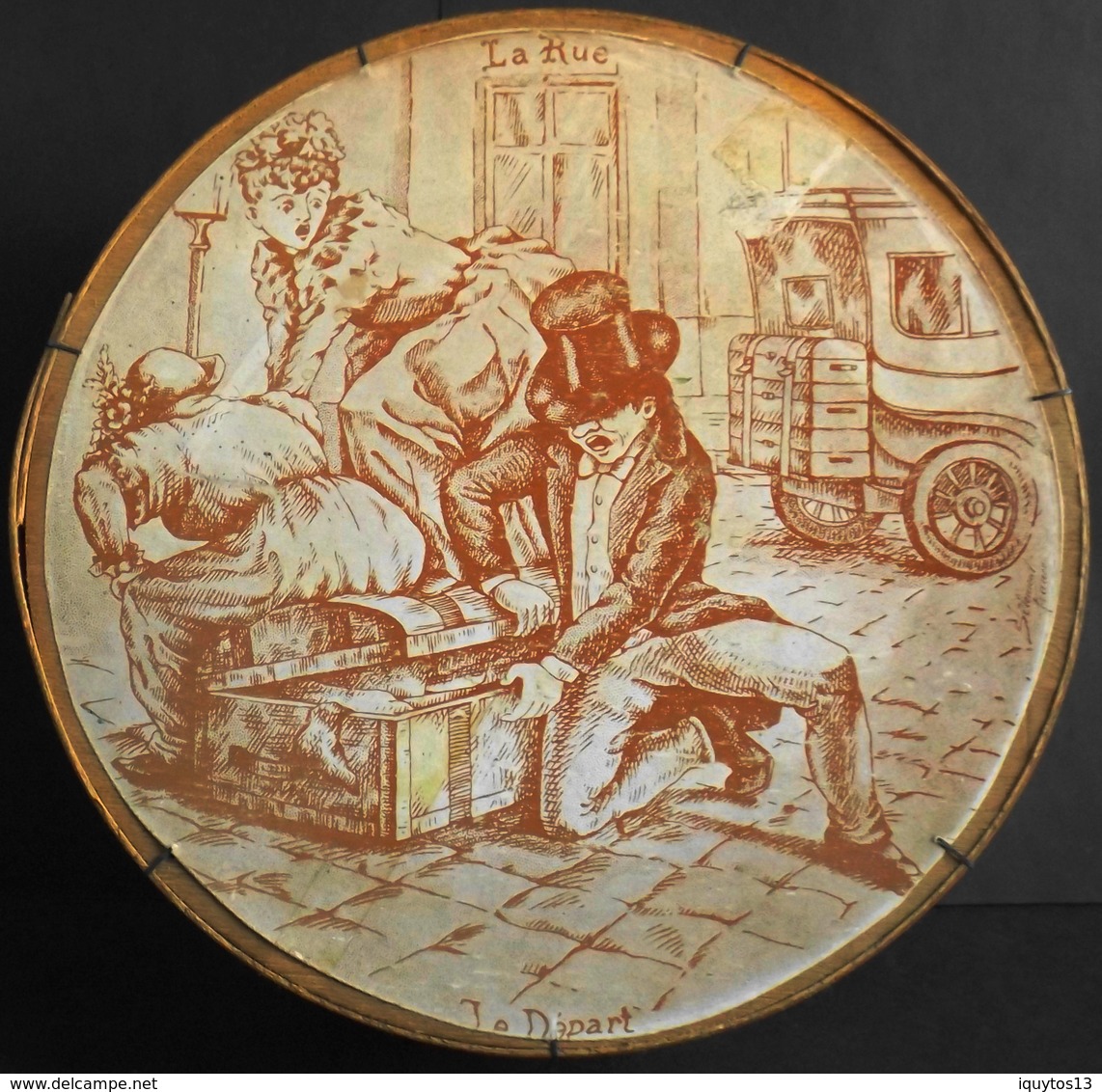 BOITE RONDE En BOIS (Agraffé Façon Camembert) Contenant 5 ASSIETTES St-CLEMENT Au Décor De La Rue - TBE - Saint Clément (FRA)