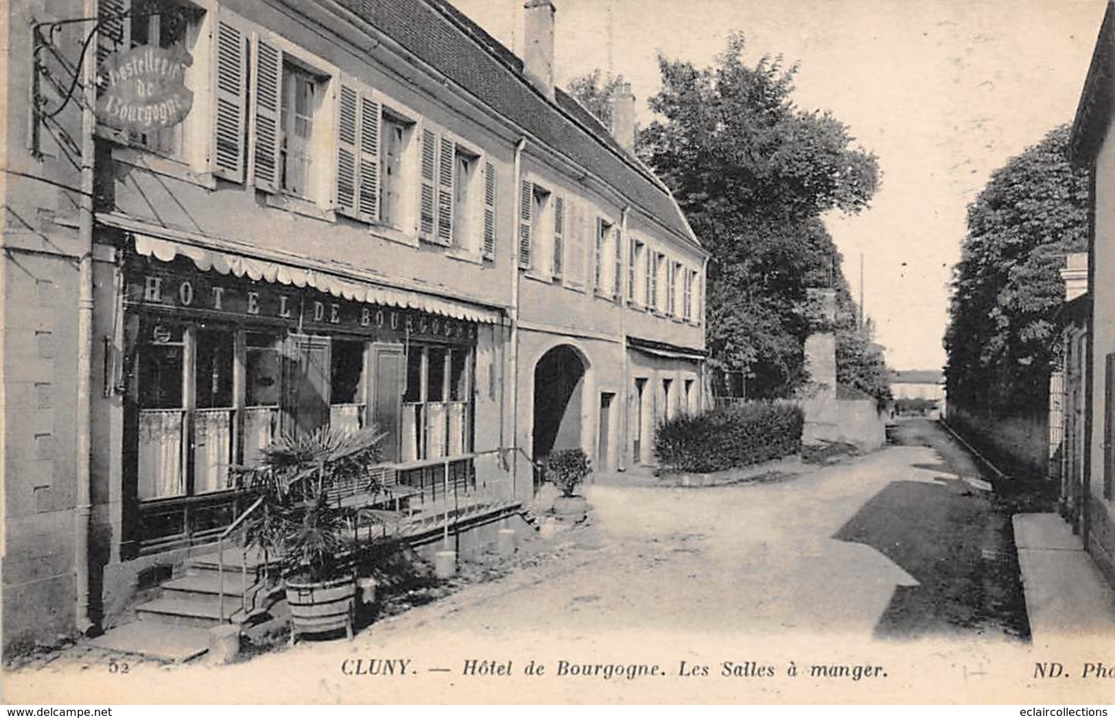 Cluny        71          Hôtel De Bourgogne. Les Salles A Manger               (voir Scan) - Cluny