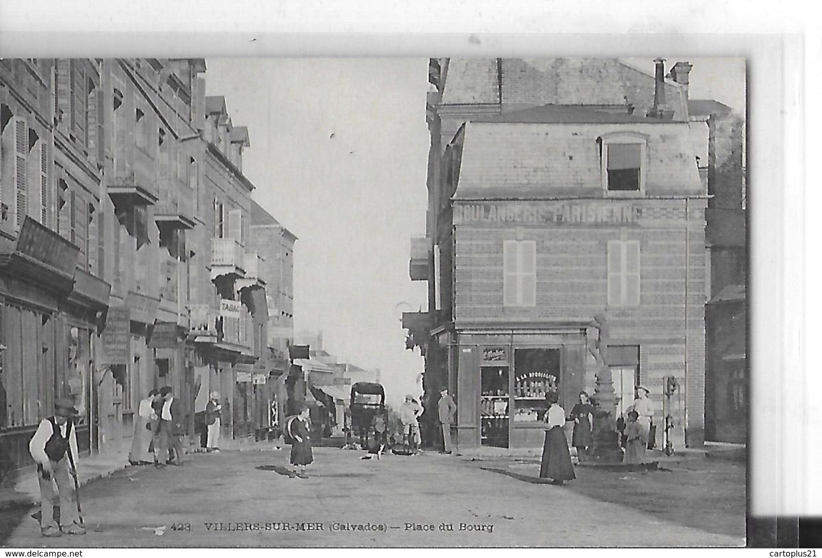 VILLERS SUR MERN 423   PLACE DU BOURG   BOULANGERIE PERSONNAGES RESTAURANT  TIRAGE 1900  DEPT 14 - Villers Sur Mer