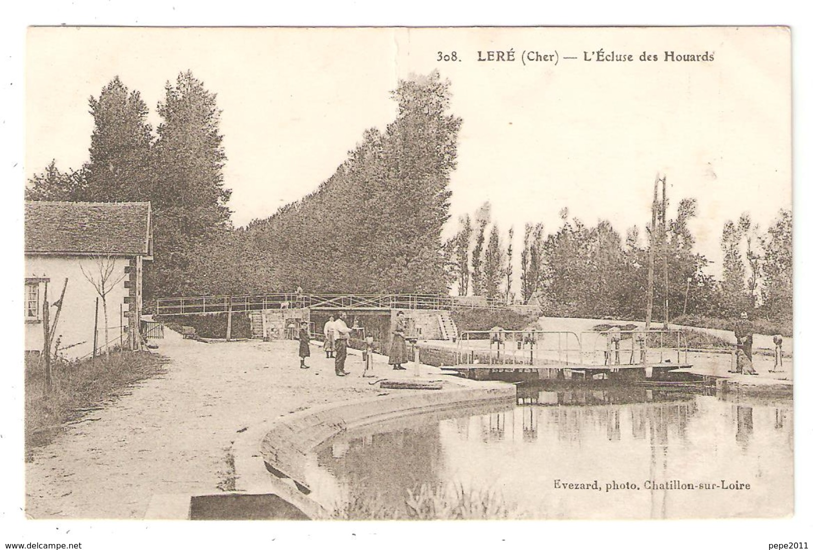 CPA 18 Cher  Lére - L'Ecluse Des Houards - Canal Latéral à La Loire - Animation - Lere