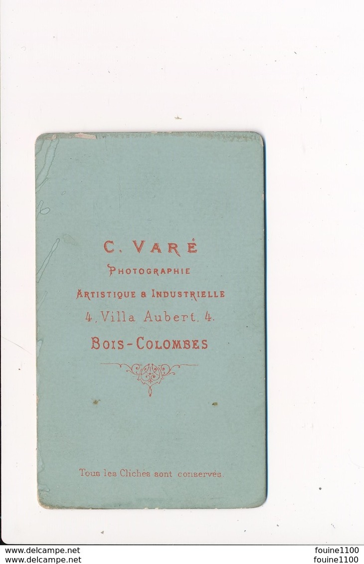 CDV  Petite Photo Sur Plaque Cartonnée Du Photographe C. Varé 4 Villa Aubert à BOIS COLOMBES - Anciennes (Av. 1900)