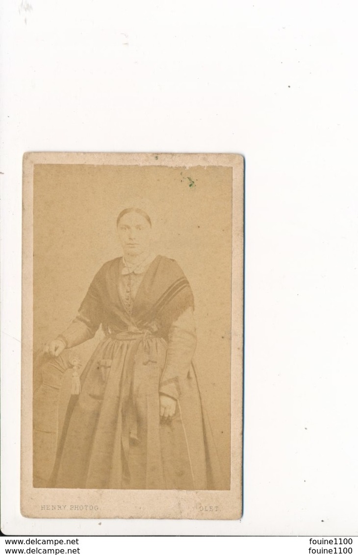 CDV Photo De Femme  Photographe Peintre  Henry à CHOLET   ( Recto Verso ) - Anciennes (Av. 1900)