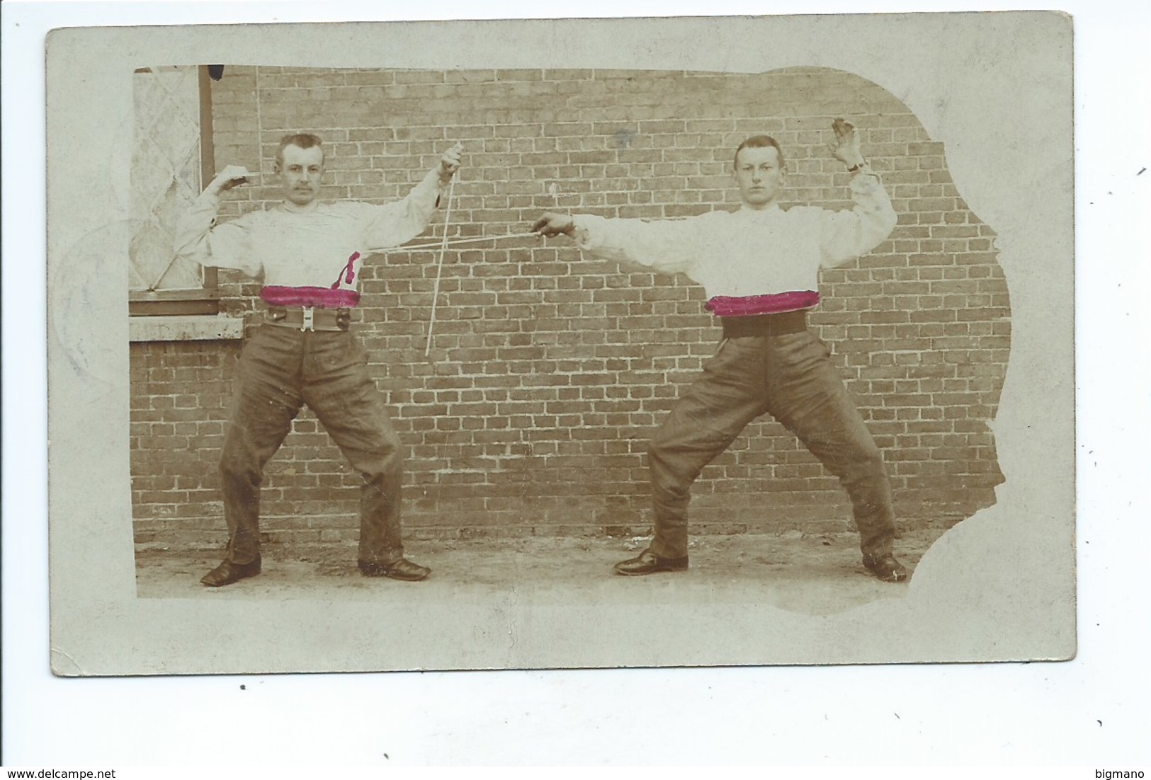 Arlon Militaires à L'escrime ( Carte Pliée Au Centre !!! ) - Arlon