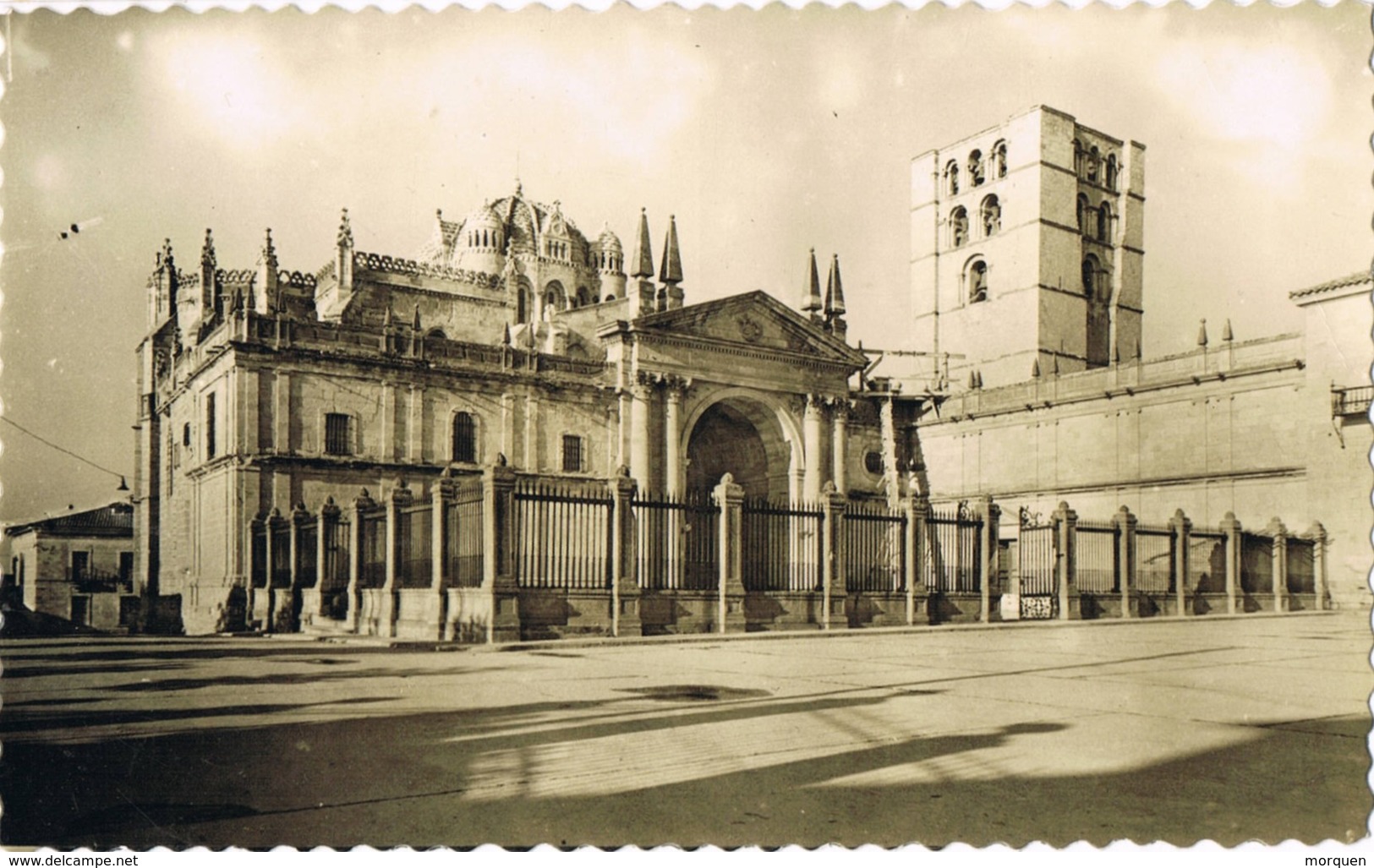 34783. Postal ZAMORA. Vista De La Catedral - Zamora