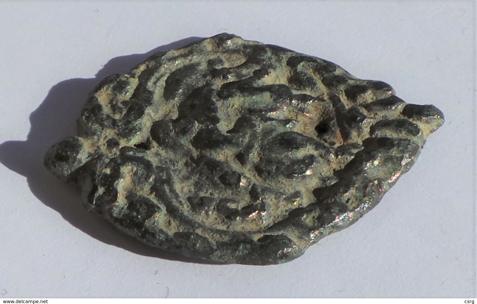 Très Ancienne Applique En Bronze 44 Mm X 33 Mm - Arqueología