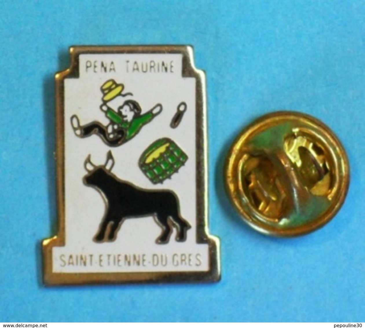 1 PIN'S  //   ** PEÑA TAURINE / St-ÉTIENNE Du GRÈS ** - Corrida