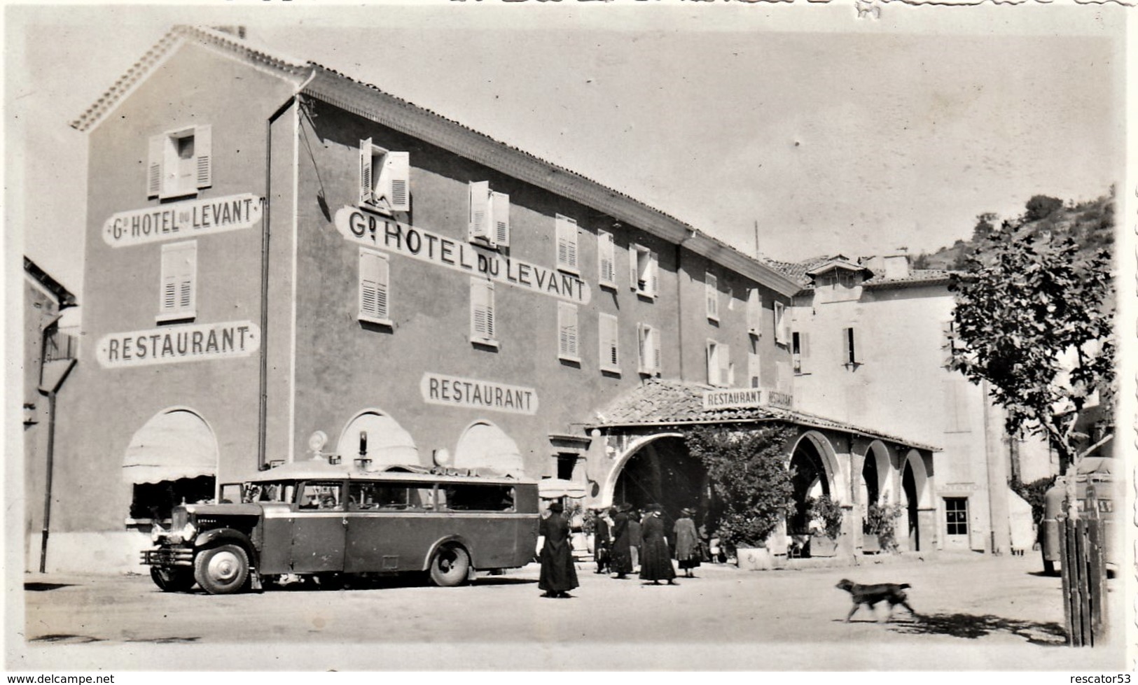 Rare Pas Carte Mais Photo Du Grand Hôtel Du Levant à Castellane Avec Bus Touristes Années 20-30 - Castellane