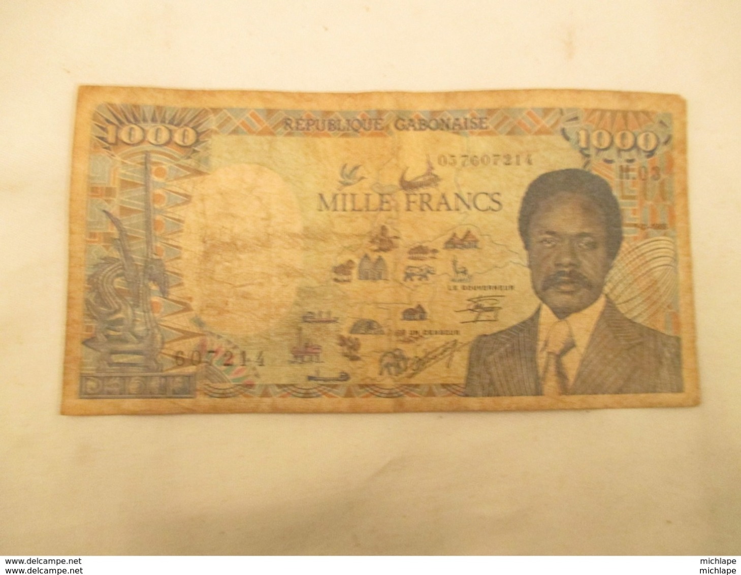 Billet De 1000 Francs Gabon  1986 Usagé Bien Voir Les Photos - Gabon