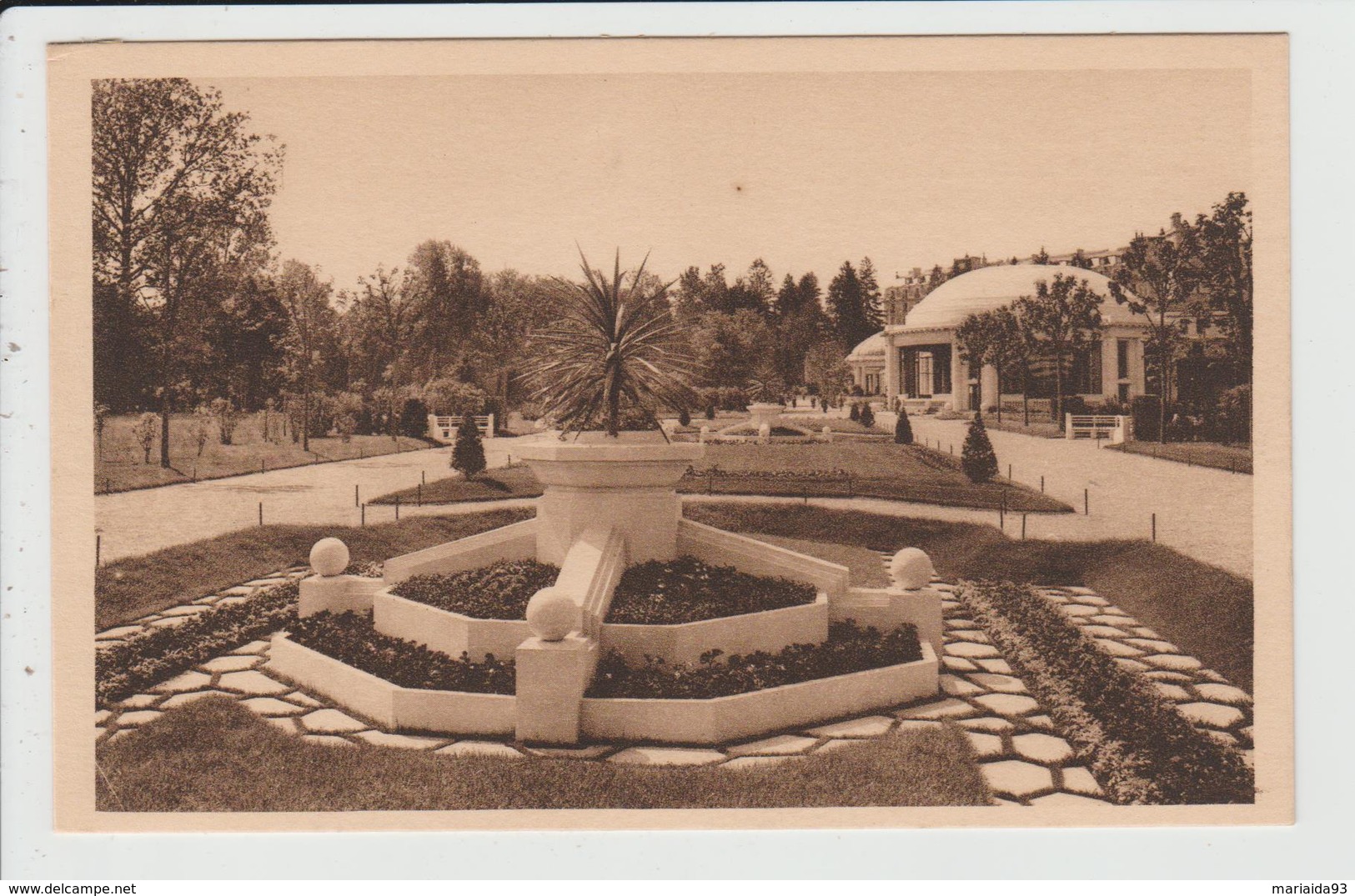 VITTEL - VOSGES - NOUVELLE ESPLANADE DES GALERIES - Vittel