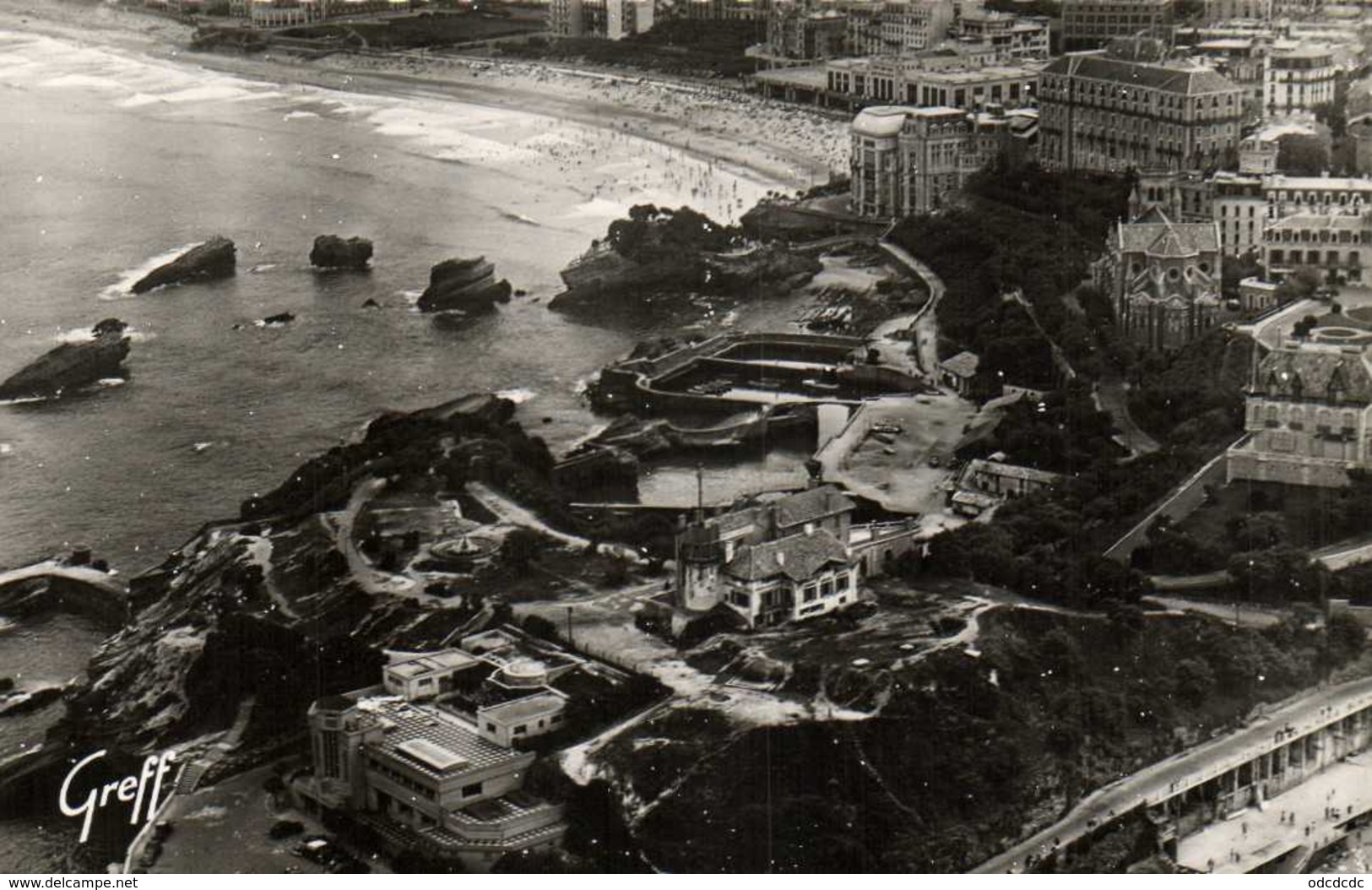 Cpsm Petit Format BIARRITZ Vue Aérienne L'Atalante ,le Port Des Pecheurs Et La Plage  Pilote Et Operateur R Henrard RV - Biarritz