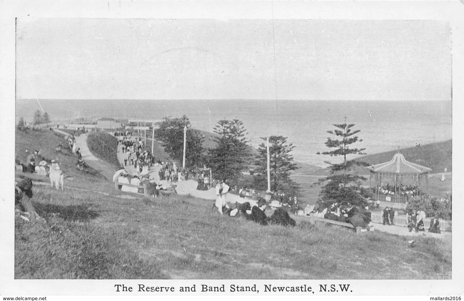 NEWCASTLE, NEW SOUTH WALES - RESERVE & BAND ~ AN OLD REAL PHOTO POSTCARD #97612 - Newcastle