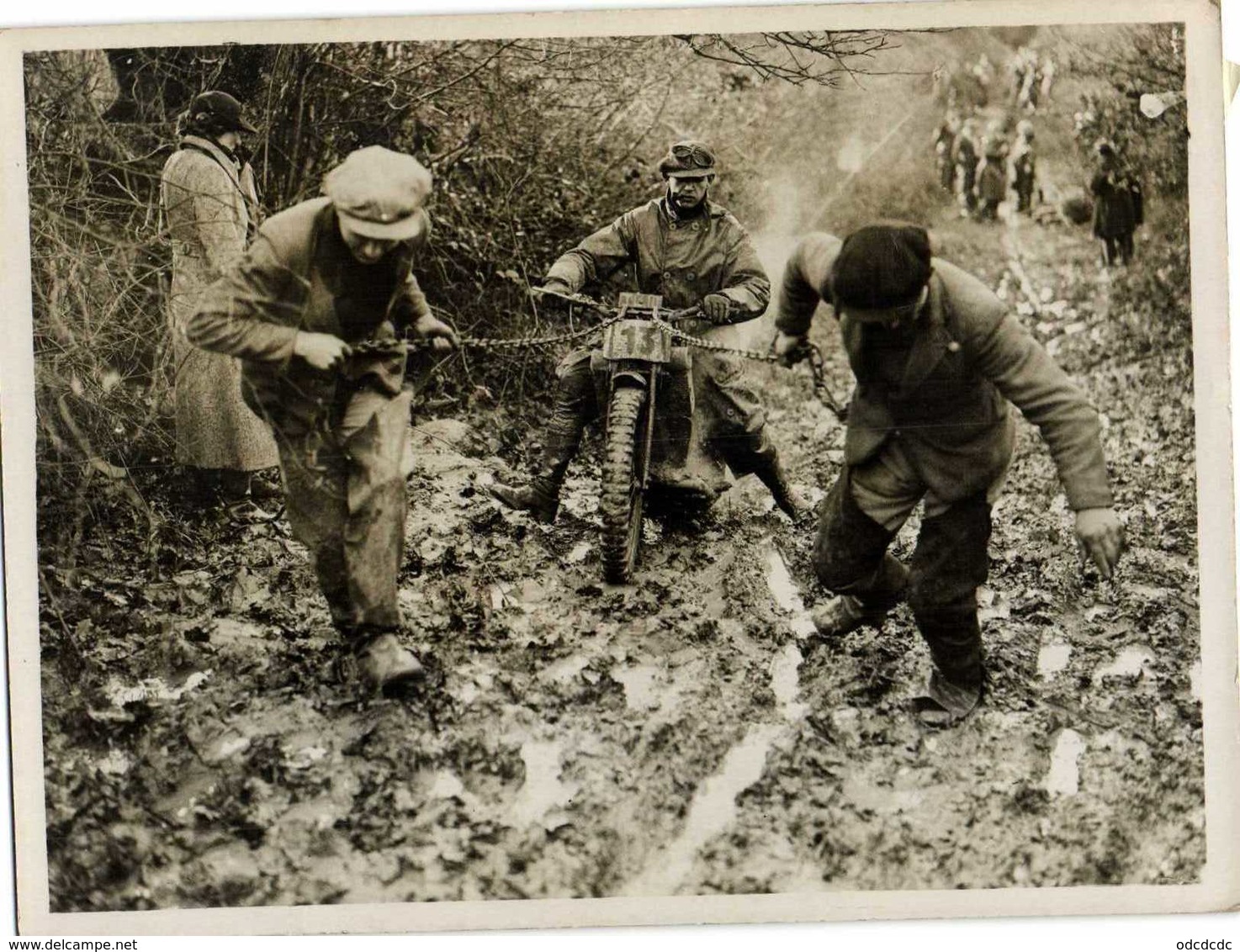 PHOTO Presse 1935  MOTO  MOTOR CYCLISTS HAVE A RUD SCRAMBLE  J Sloan On A Scott Machine RV - Sports