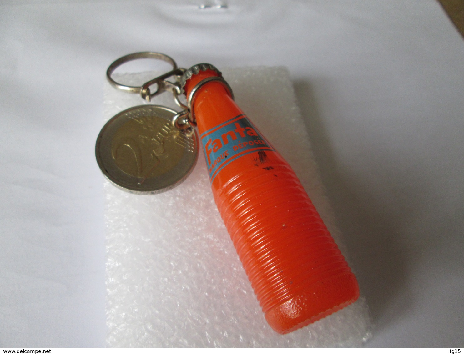 Porte Clef   BOUTEILLE  FANTA - Porte-clefs