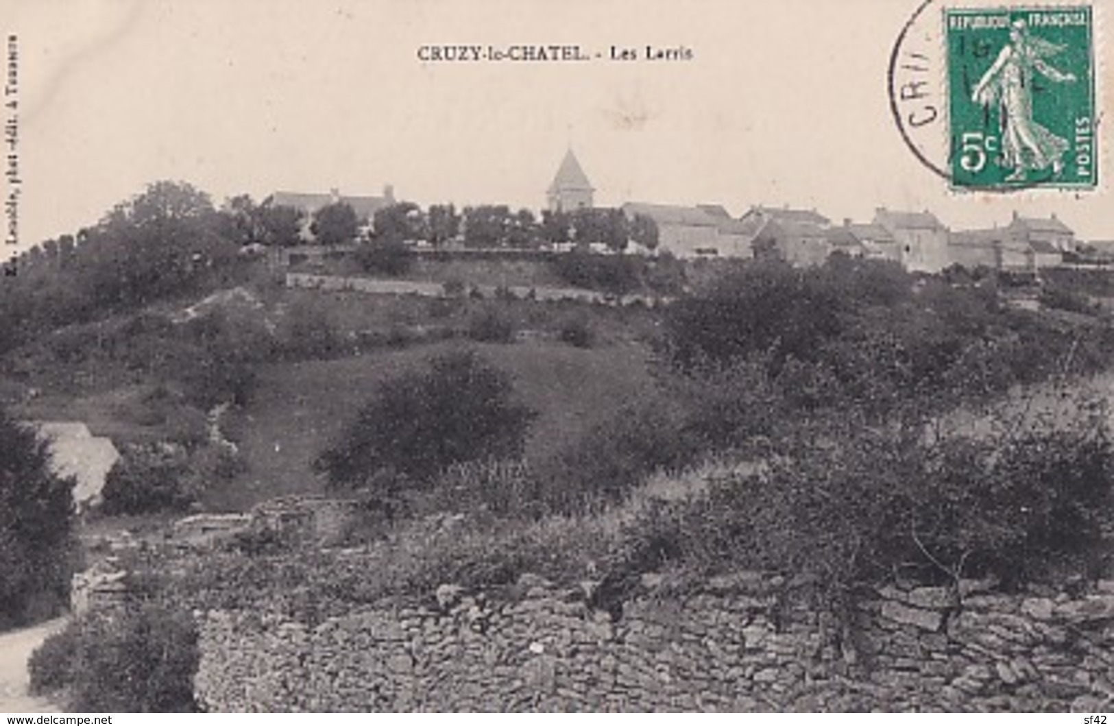CRUZY LE CHATEL        LES LARRIS - Cruzy Le Chatel