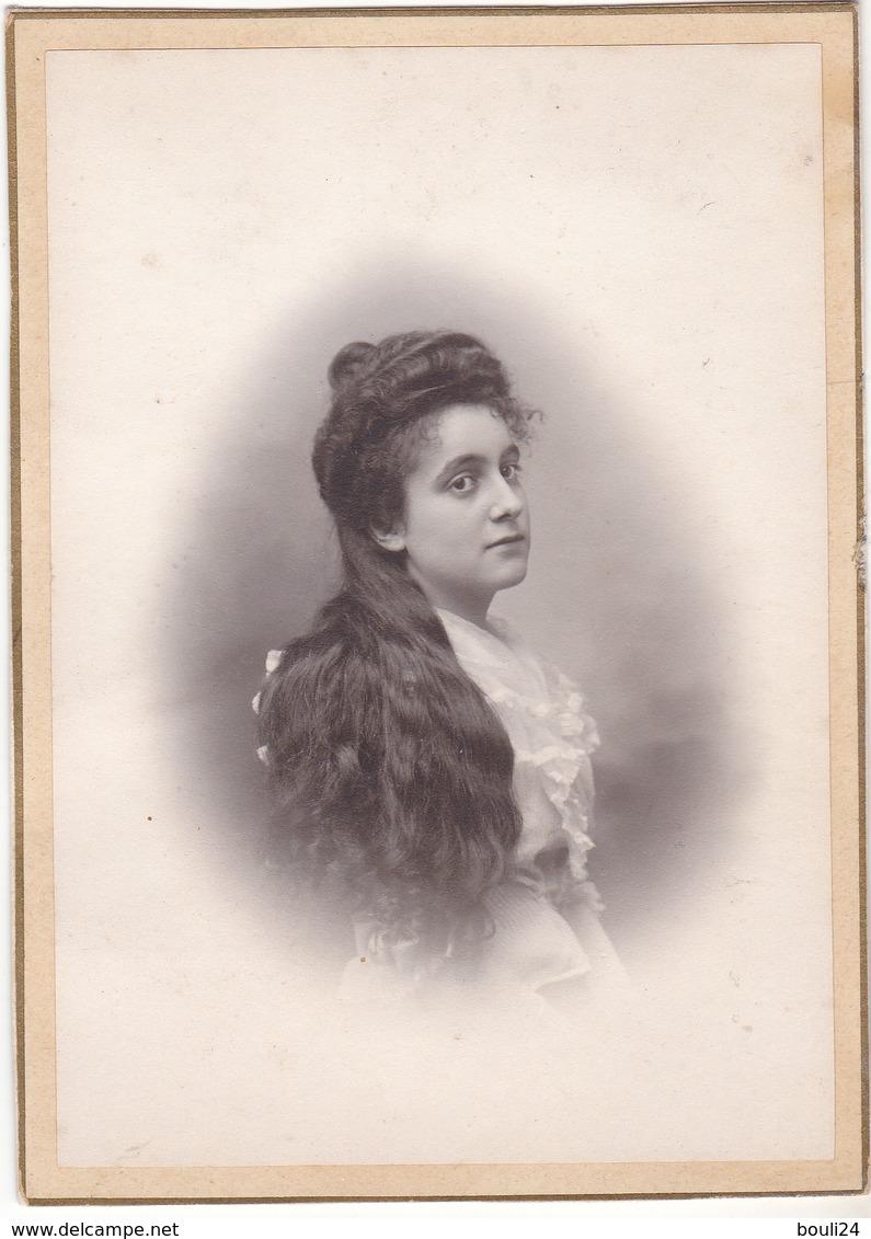 PHOTO CDV FORMAT 11 X 15  UNE JOLIE FEMME FRAU LADY AVEC DES TRES LONGS  CHEVEUX - War, Military