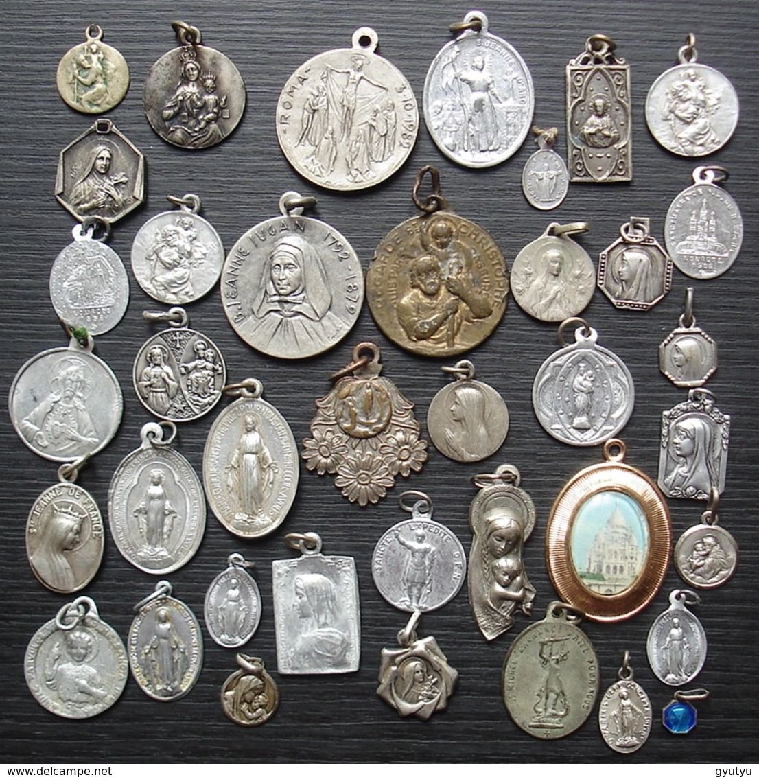 Joli Lot De 39 Médailles Religieuses, Différents Métaux, Différentes époques... - Religion & Esotérisme
