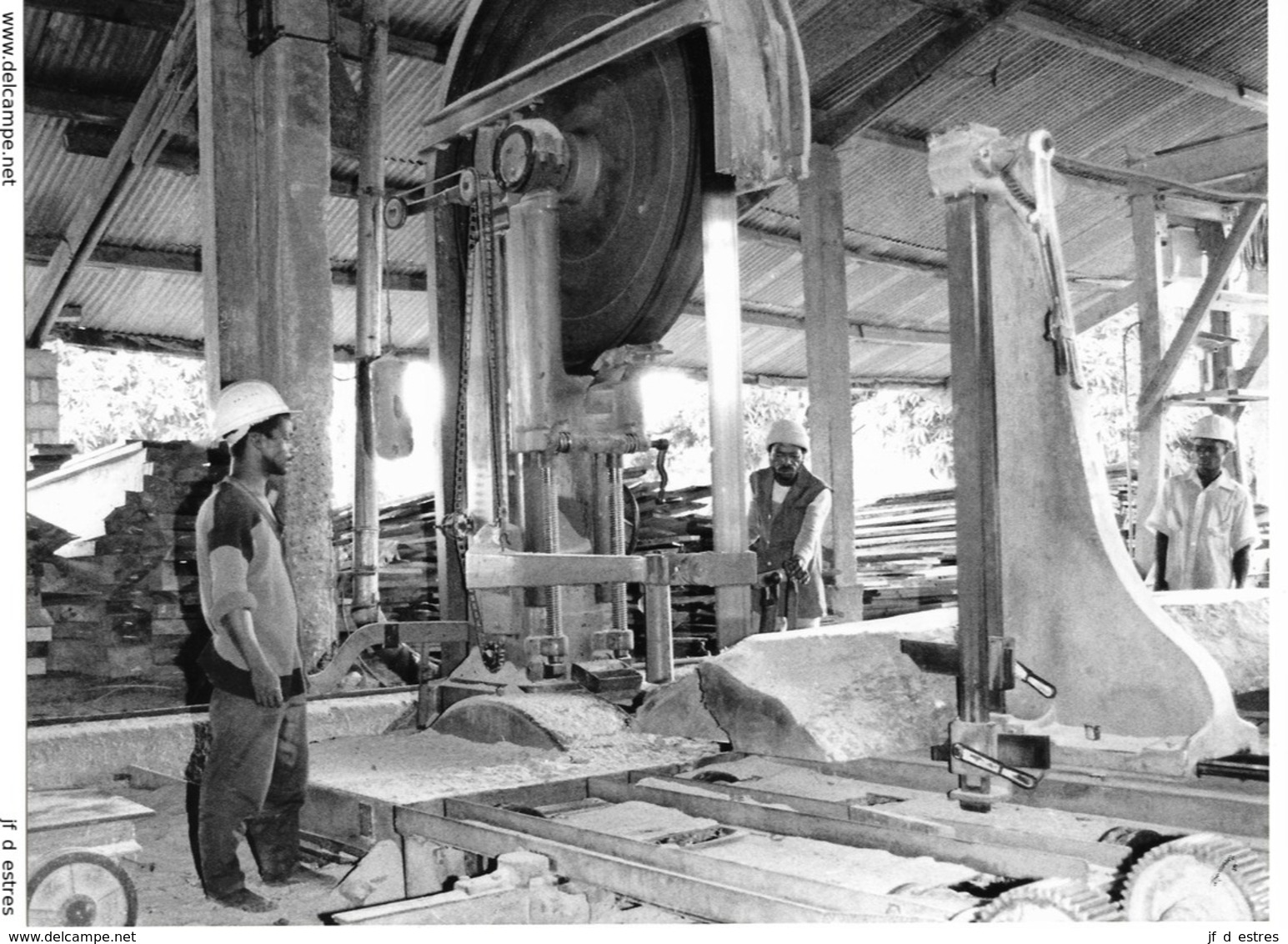 Photo Guinée Conakry Dans La Scierie De Brouadou Vers 1990 - Afrique