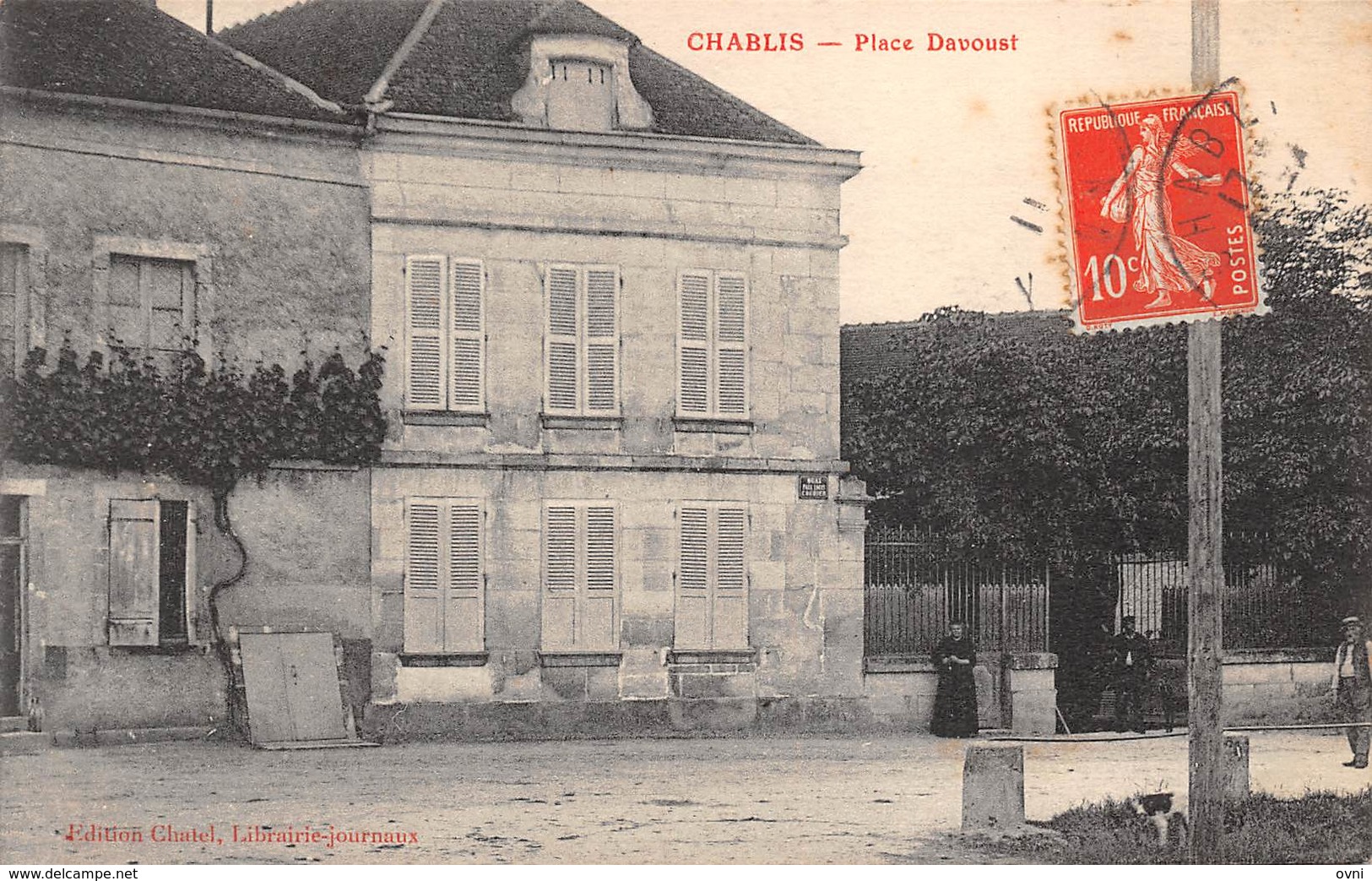 89 -   CPA CHABLIS Place Davoust - Chablis