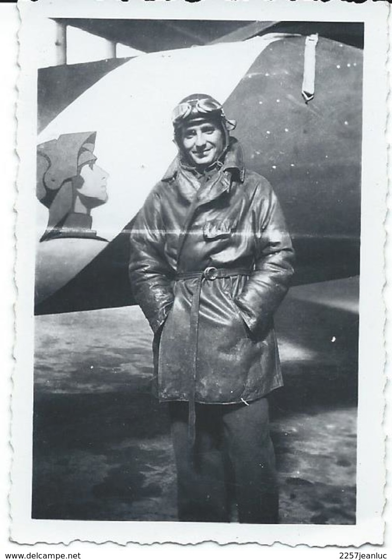 Photo D'un Aviateur Devant Son Avion Vers  1939 - Autres & Non Classés