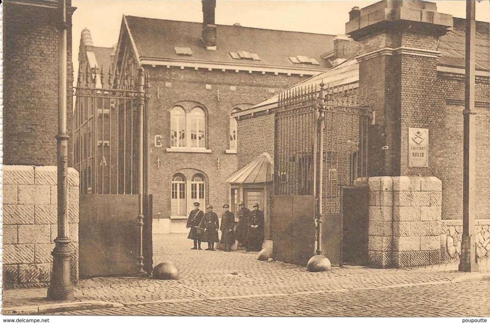 ETTERBEEK. Caserne Rolin. Entrée Caserne Et Corps De Garde. - Etterbeek