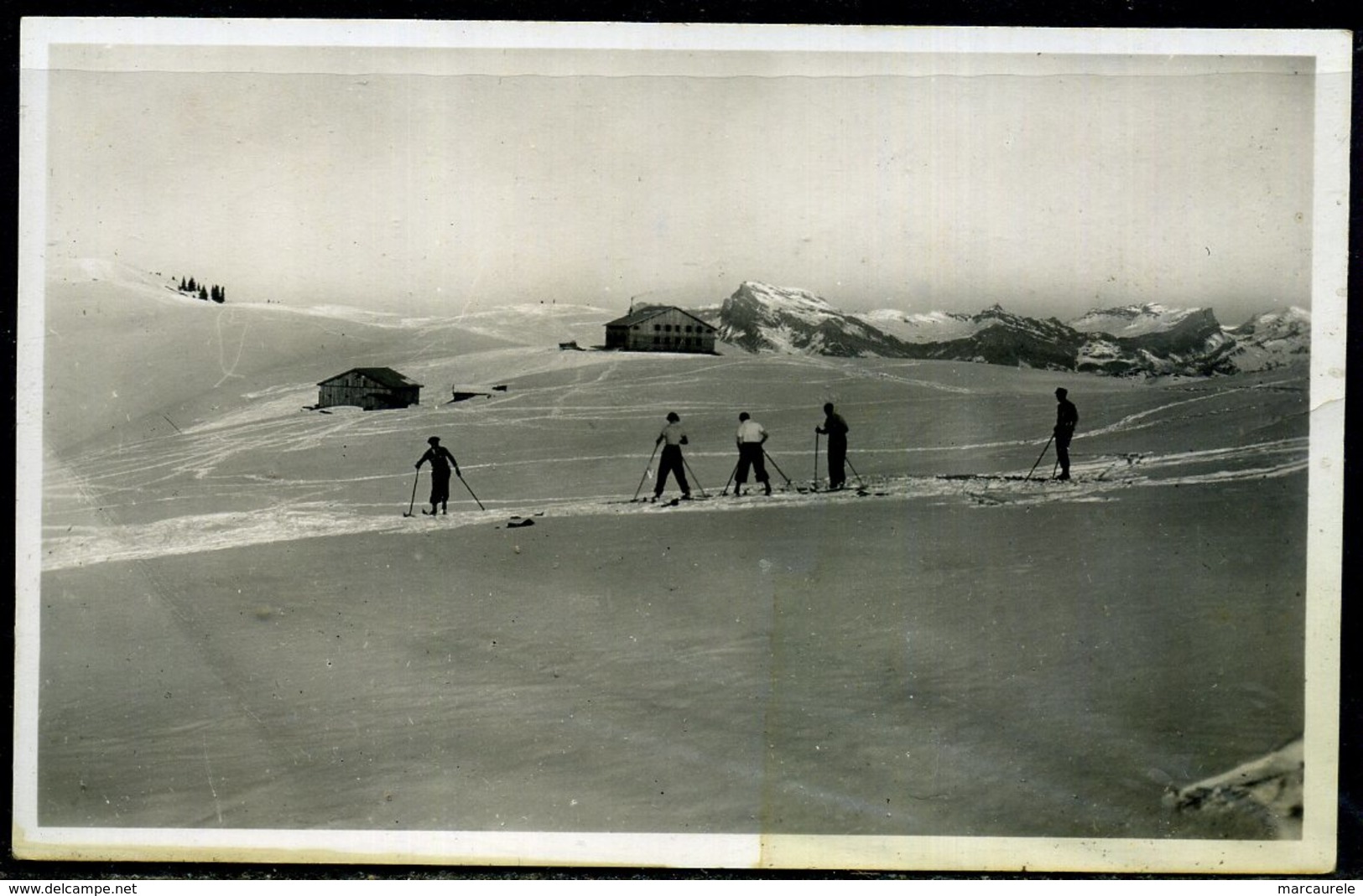 Cpa  Megève  Skieurs Au Chalet Refuge " Piste C ",  Animée - Megève