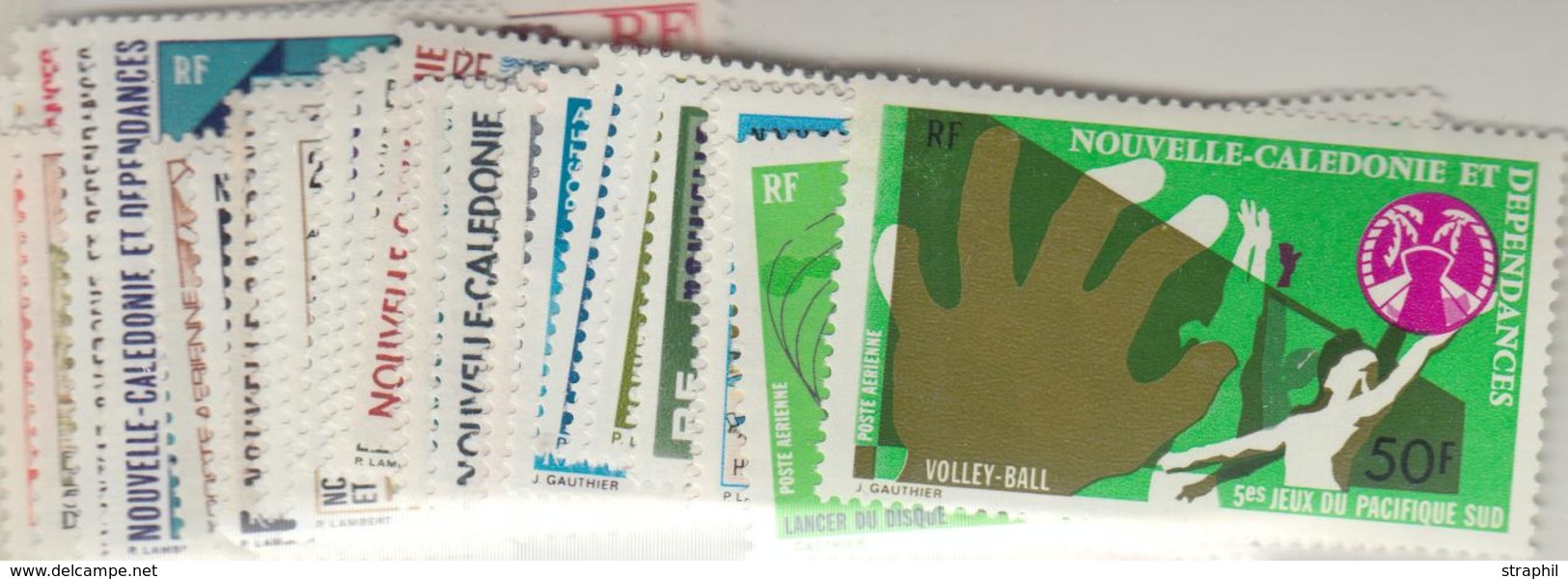 ** NELLE CALEDONIE - POSTE AERIENNE - ** - N°135/168 - Années 1973/75 - TB - Vide