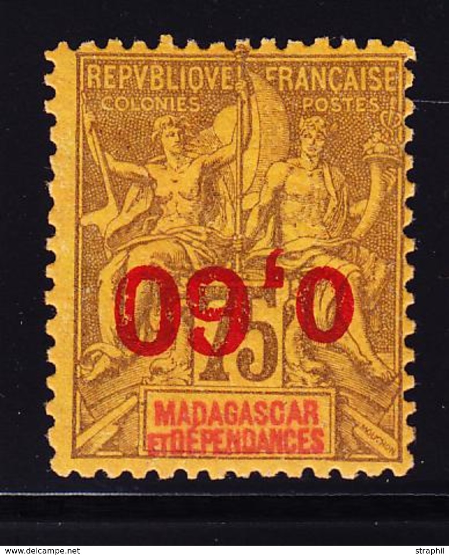 * MADAGASCAR - * - N°122a - Surch Renversée - TB - Autres & Non Classés