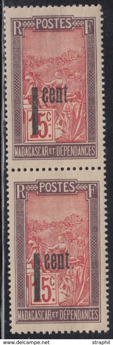 ** MADAGASCAR - ** - N°125 - Paire Vertic. - Variété Surch. Recto-verso - TB - Autres & Non Classés