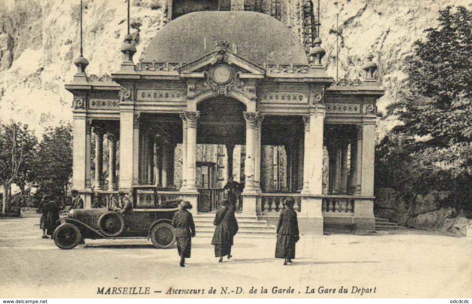 MARSEIILE  Ascenseurs De N D De La Garde La Gare De Départ Belle Voiture RV - Notre-Dame De La Garde, Aufzug Und Marienfigur