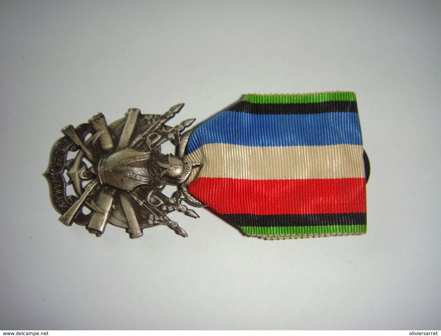 Médaille Militaire Française Oublier Jamais - France