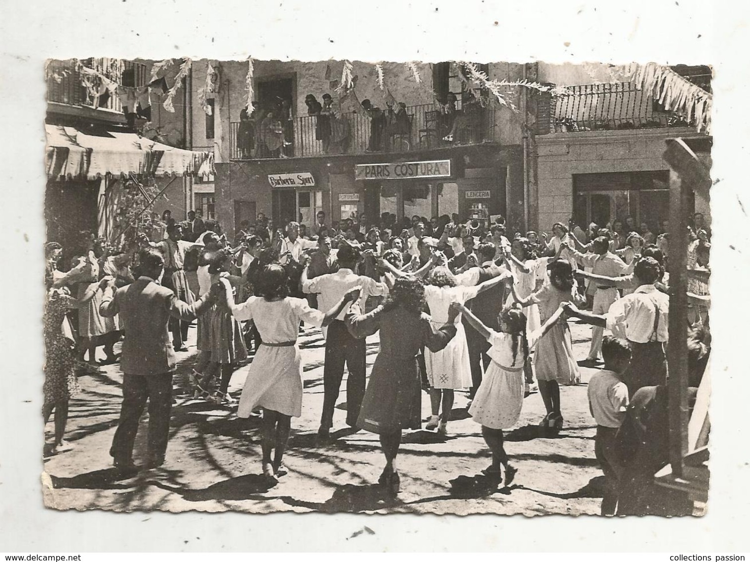 Cp, ANDORRE ,ANDORRA , LES ESCALDES , Dansant La Sardana ,voyagée ,ed. Pantebre , Danse  ,folklore,commerce - Andorre