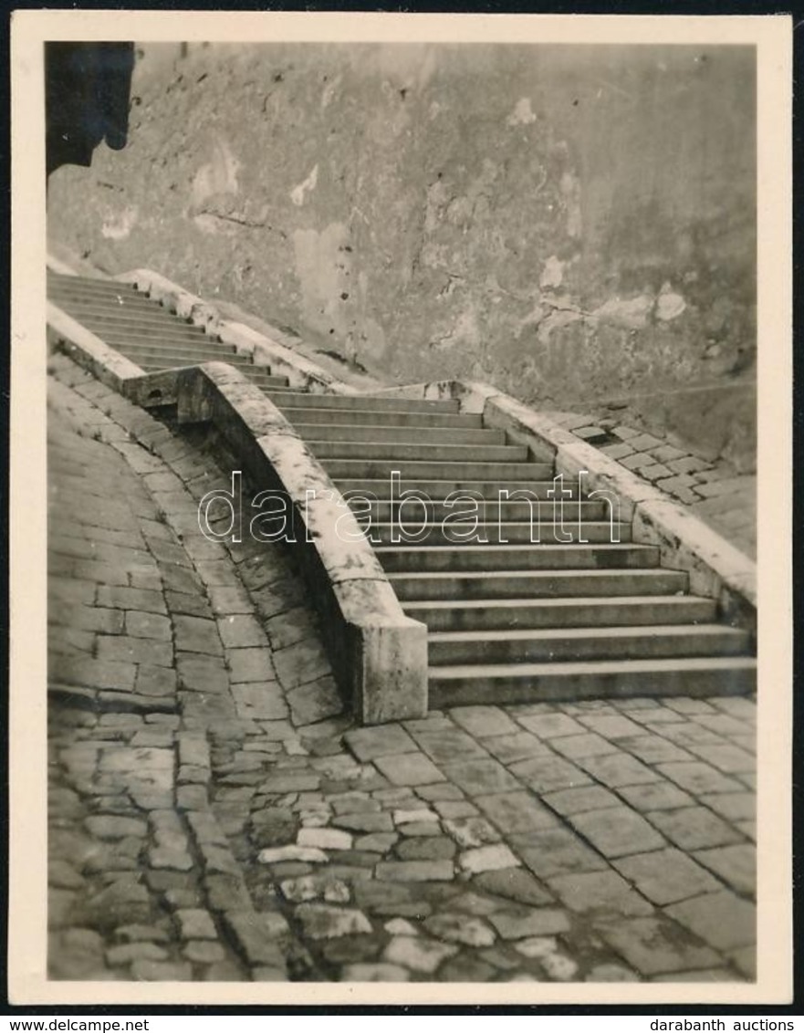 Cca 1930 Kinszki Imre (1901-1945) Budapesti Fotóművész Hagyatékából, Jelzés Nélküli Vintage Fotó (lépcső), 6x4,5 Cm - Other & Unclassified
