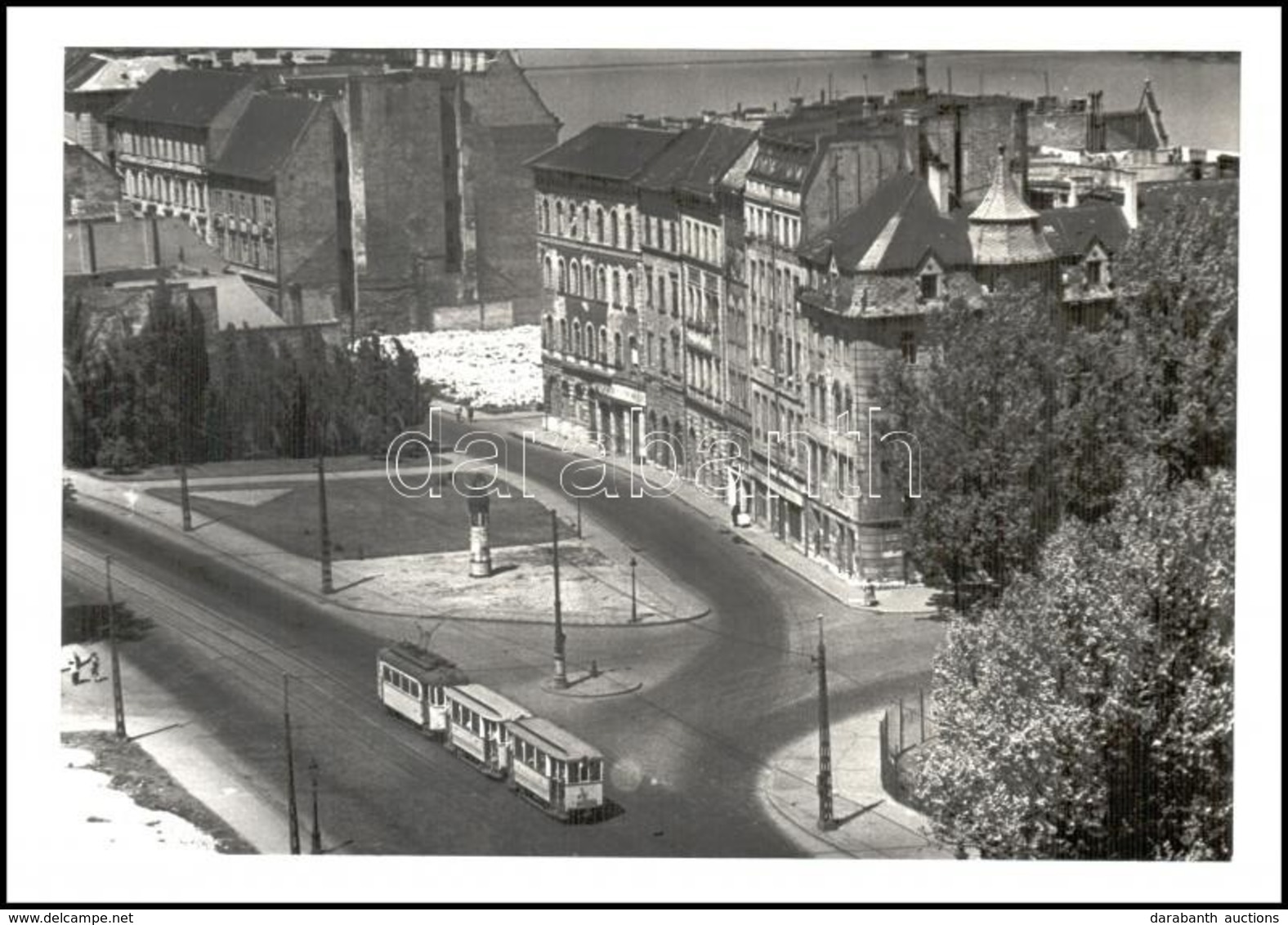 Rév Miklós (1906-1998): Budapest, Döbrentei Tér, Feliratozott, Fotó Paszpartuban, 16×23 Cm - Sonstige & Ohne Zuordnung