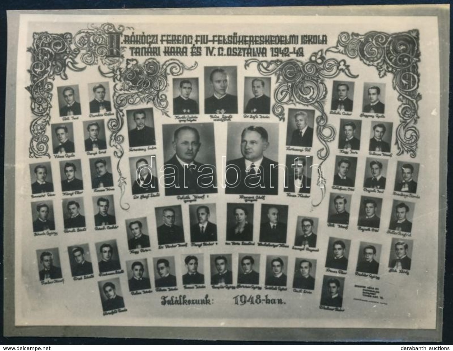 1943 Budapest, II. Rákóczi Ferenc Fiú-Felsőkereskedelmi Iskola Tanári Kara és A Végzett Diákok Kistablója, Nevesített Po - Other & Unclassified