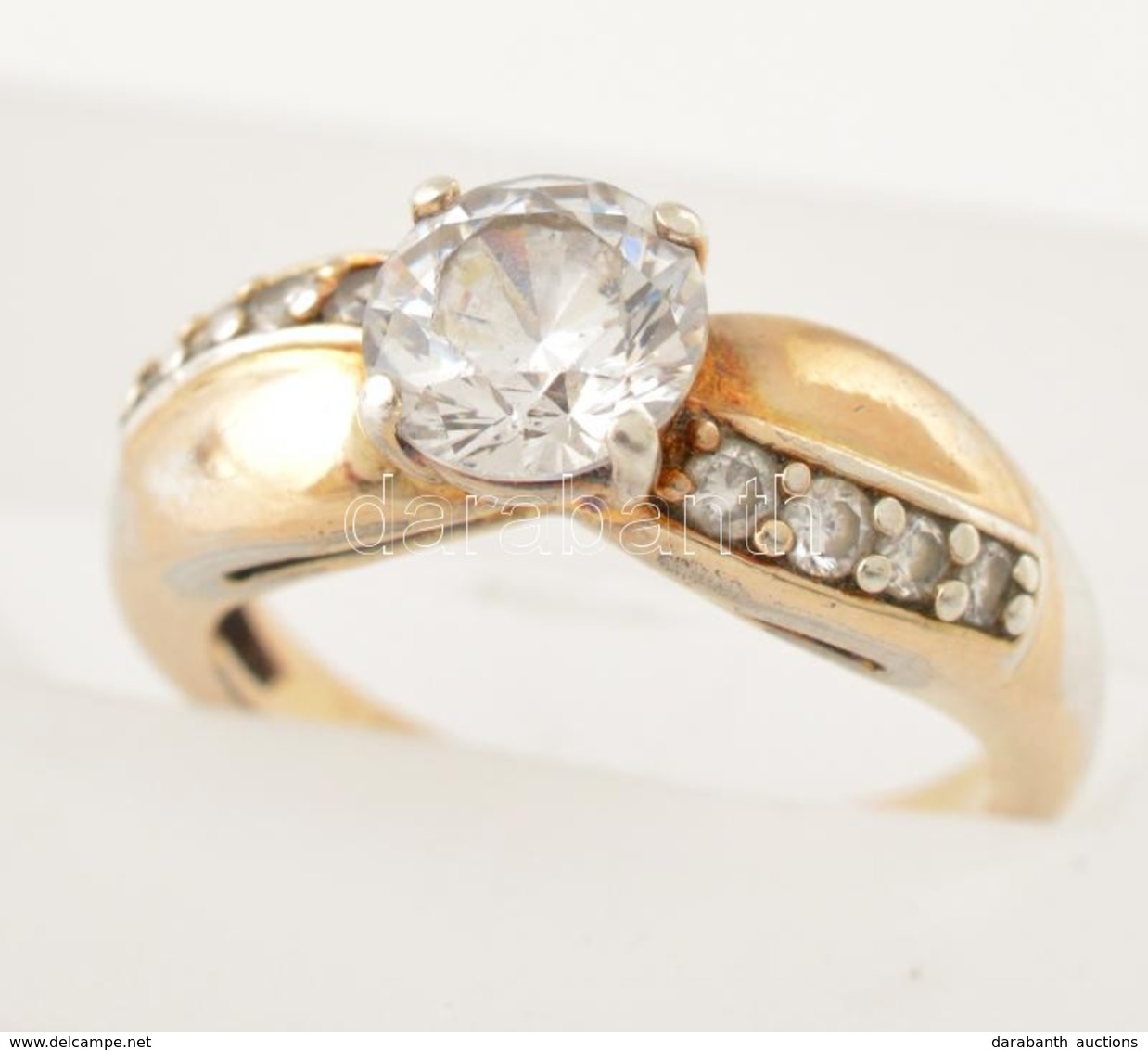 Aranyozott Ezüst(Ag) Gyűrű, Kövekkel, Jelzés Nélkül, Méret: 53, Bruttó: 4,3 G - Sonstige & Ohne Zuordnung