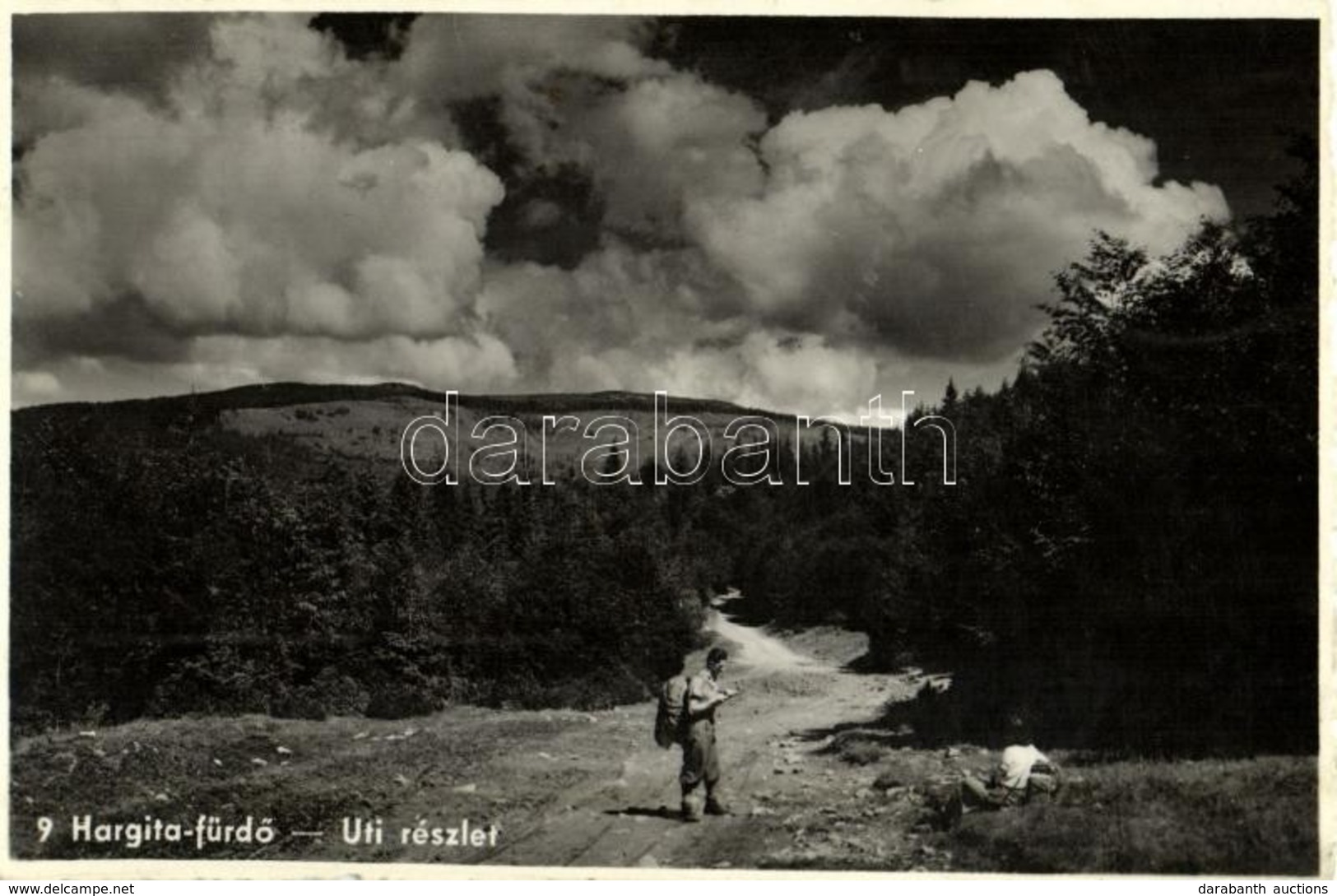 T2 1942 Hargita-fürdő, Harghita-Bai; úti Részlet, Kirándulók / Road, Hikers - Unclassified