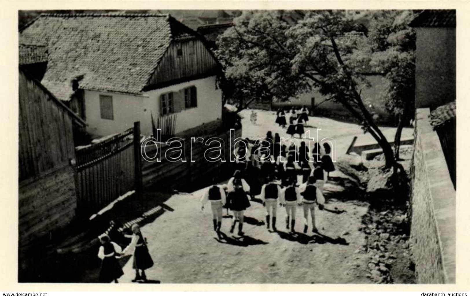 ** T1 Lövéte, Lueta; Utca, Népviseletbe öltözött Falubeliek / Street, Villagers In Folk Costumes - Ohne Zuordnung