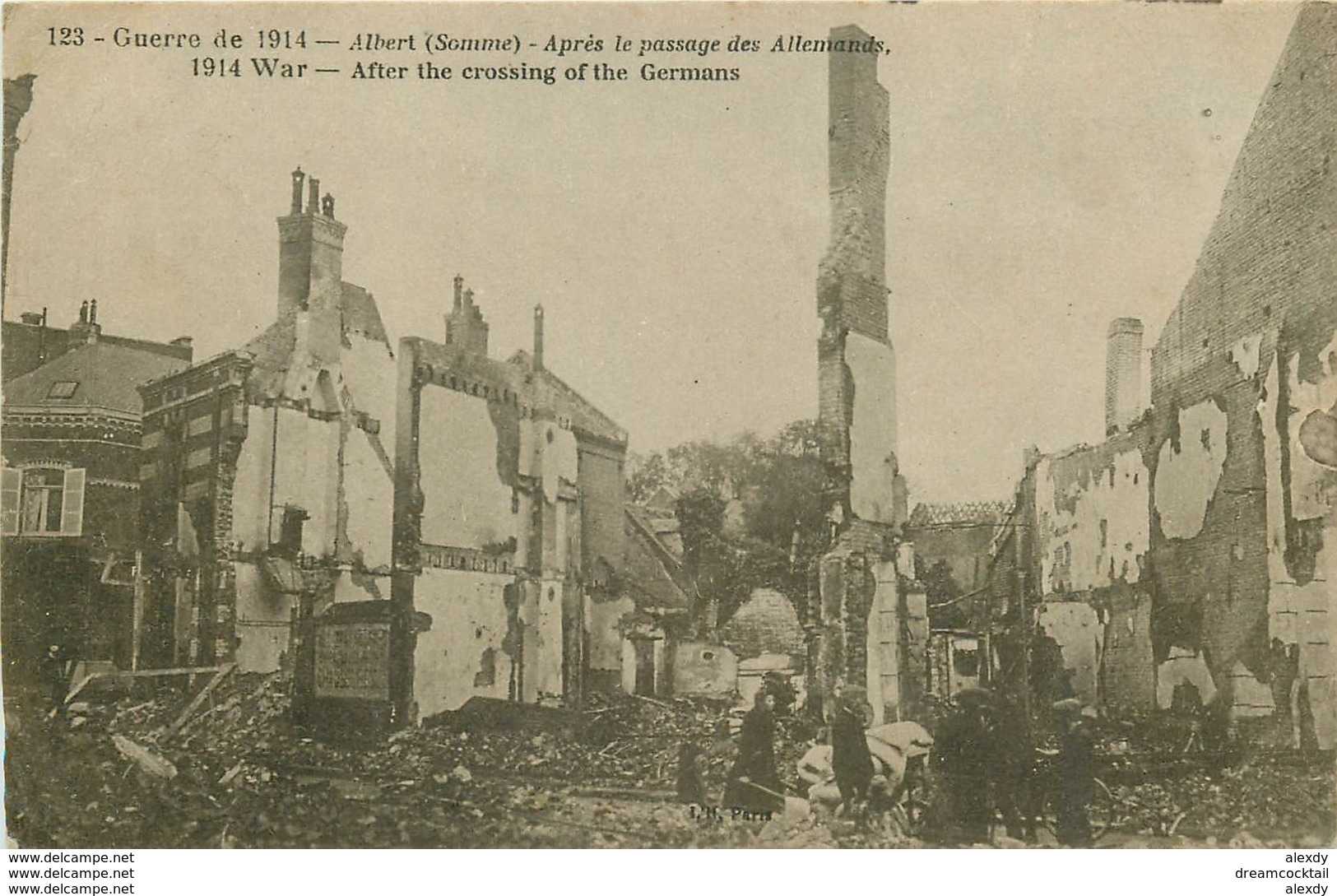 WW 3 CPA GUERRE 1914-18. Enterrement D'un Brave à Perthes-les-Hurlus, Ruines à Albert Et Après La Bataille à Haraucourt - Guerre 1914-18