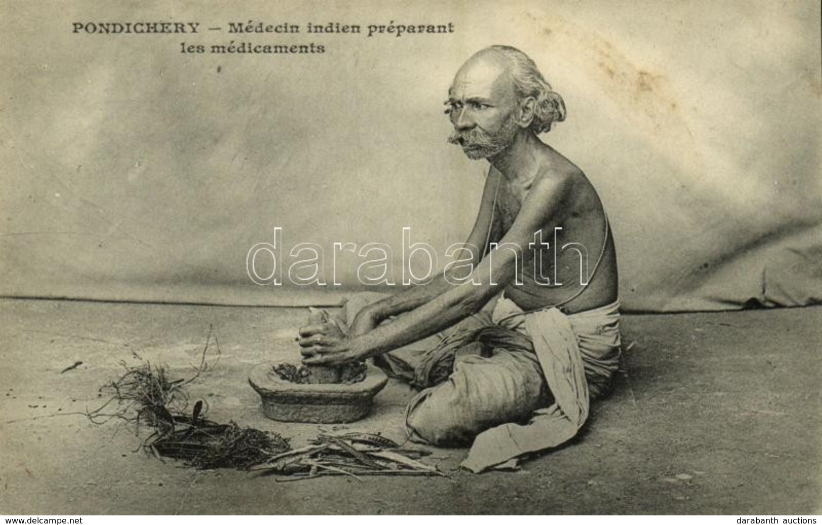 ** T1/T2 Puducherry, Pondichéry; Médecin Indien Préparant Les Médicaments / Native Doctor Preparing Drugs, Indian Folklo - Ohne Zuordnung