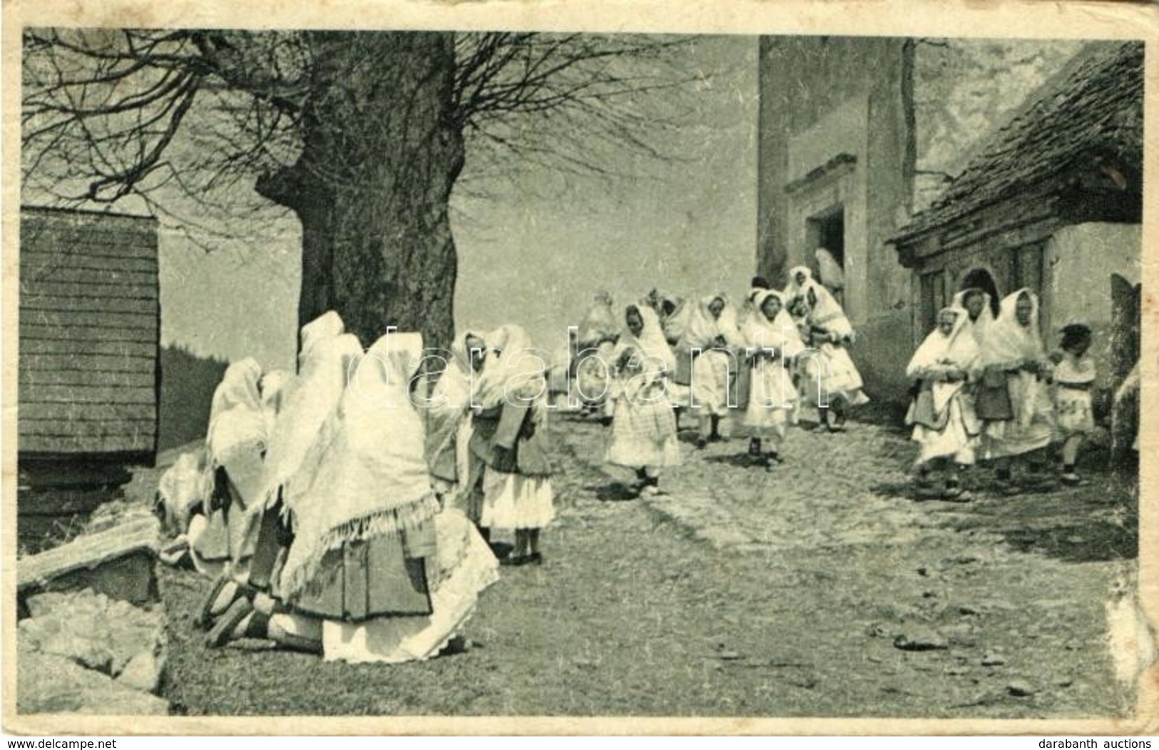 * T4 Czech Folklore, Women Coming From The Church. Fotografoval K. Klimes (Rb) - Ohne Zuordnung