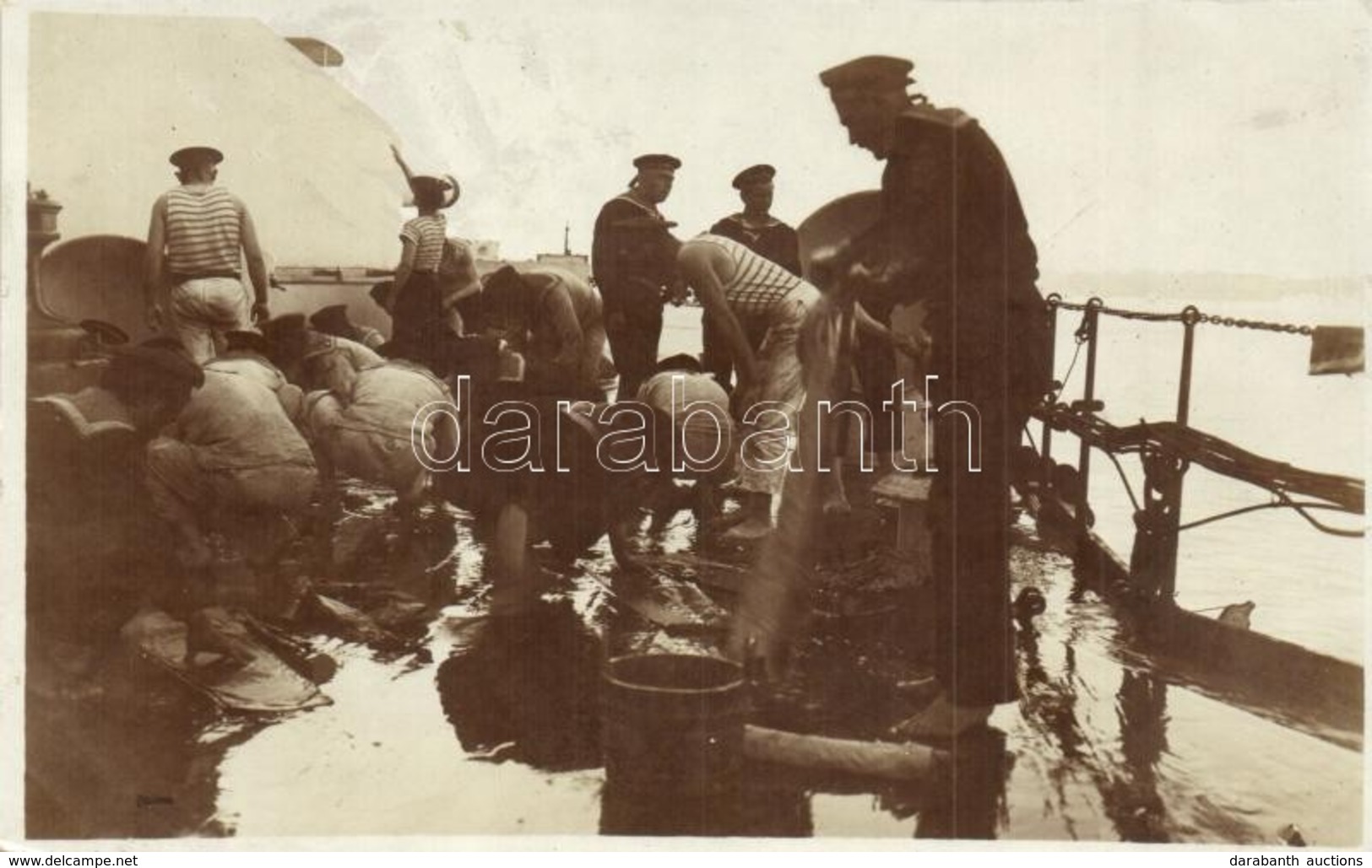 ** T2 Osztrák-magyar Matrózok Fedélzet Takarítás Közben / K.u.K. Kriegsmarine Mariners Cleaning The Deck. Photo - Unclassified