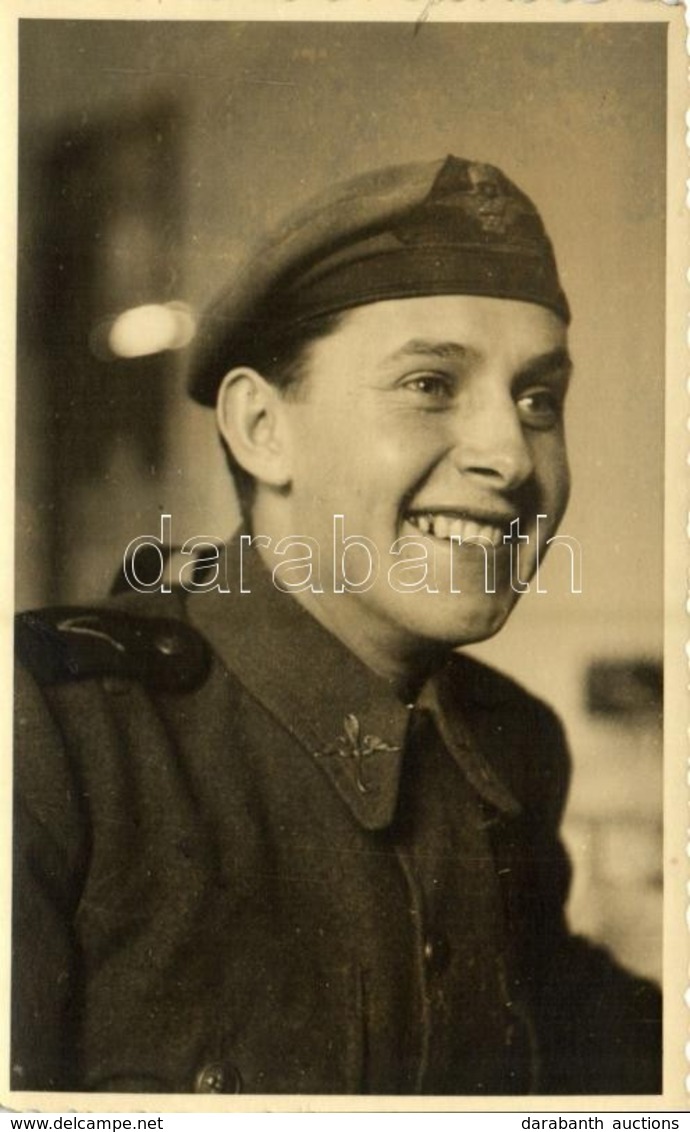 * T2 1942 Magyar Királyi Honvédség Ejtőernyős Alakulatának Tagja / WWII Royal Hungarian Army Paratrooper. Photo - Unclassified