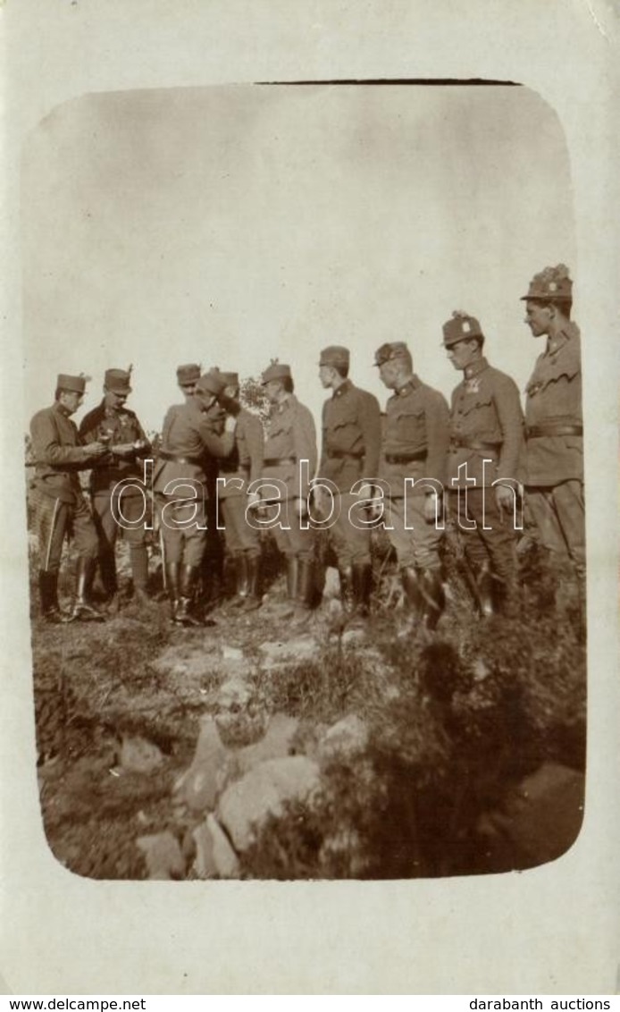 * T2/T3 1917 Dekorierung / WWI Austro-Hungarian K.u.K. Military, Soldiers Decorating Their Uniforms. Photo (EK) - Unclassified